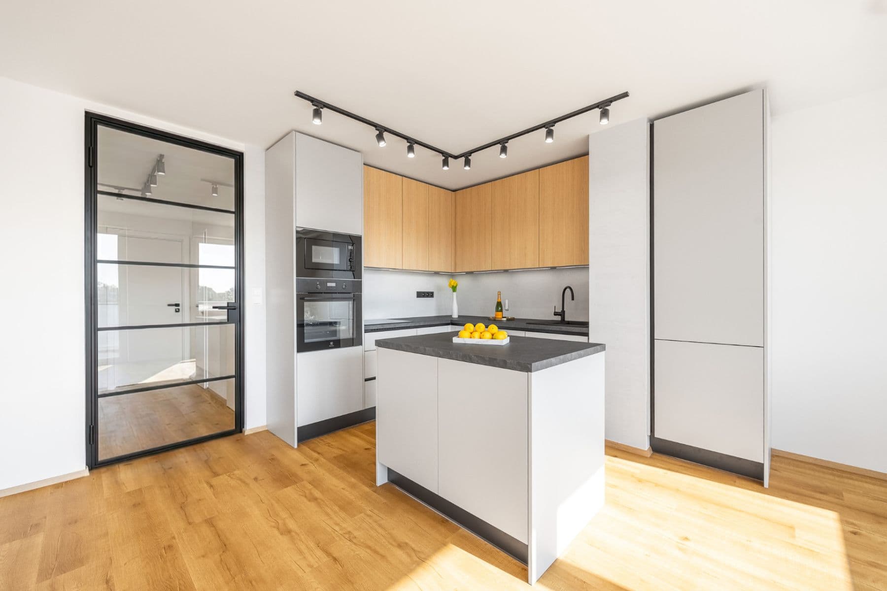 2 bedroom with open-plan kitchen flat for sale, 79 m², Roháčova, Prague, Prague 2 bedroom with open-plan kitchen flat for sale, 79 m², Roháčova, Prague, Prague