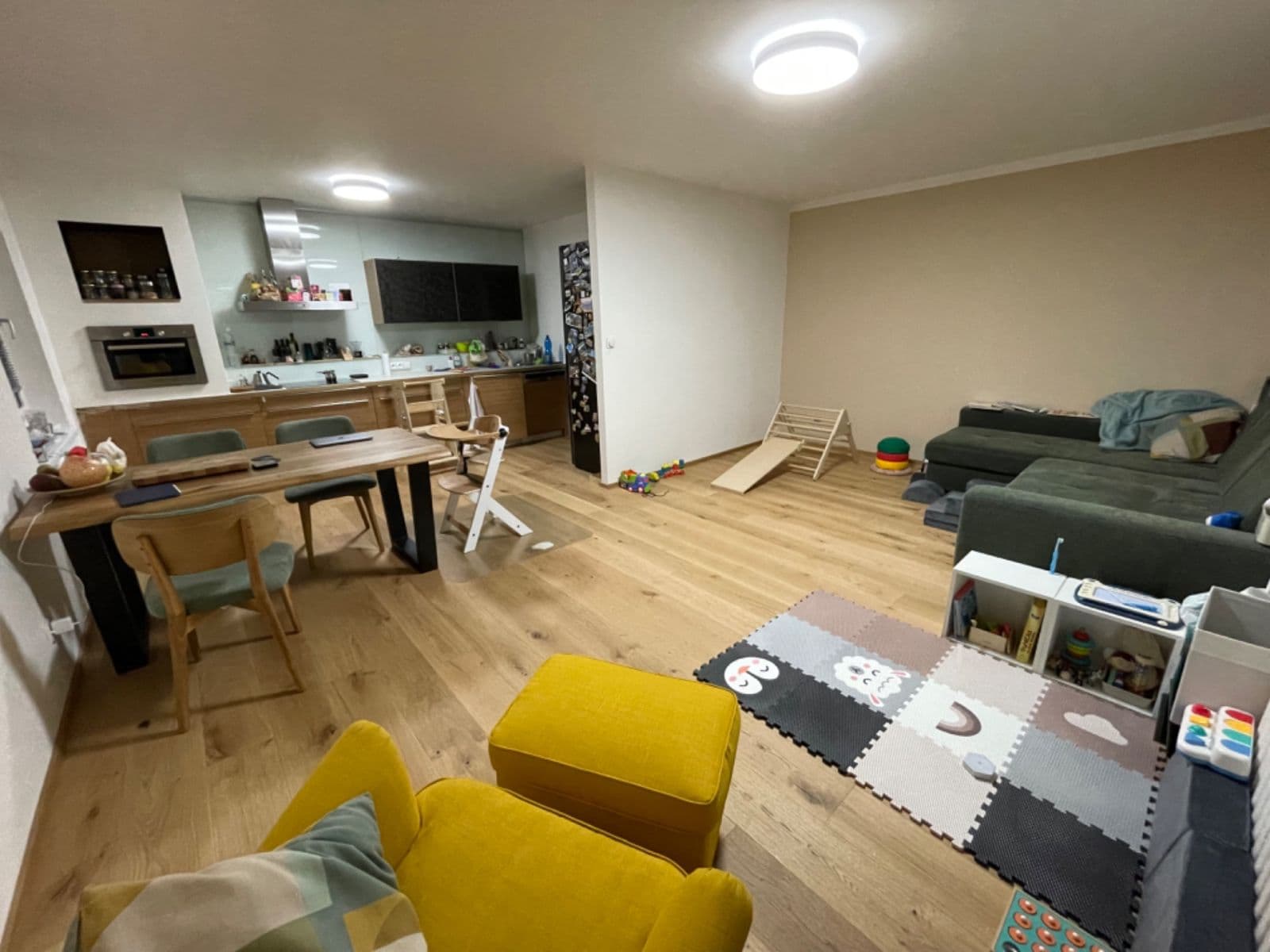 2 bedroom with open-plan kitchen flat to rent, 96 m², Vodnická, Prague, Prague 2 bedroom with open-plan kitchen flat to rent, 96 m², Vodnická, Prague, Prague