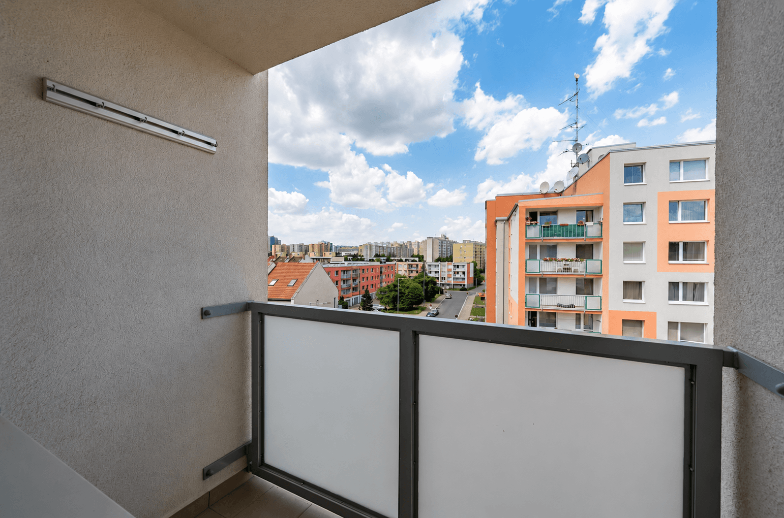 2 bedroom with open-plan kitchen flat to rent, 96 m², Vodnická, Prague, Prague 2 bedroom with open-plan kitchen flat to rent, 96 m², Vodnická, Prague, Prague