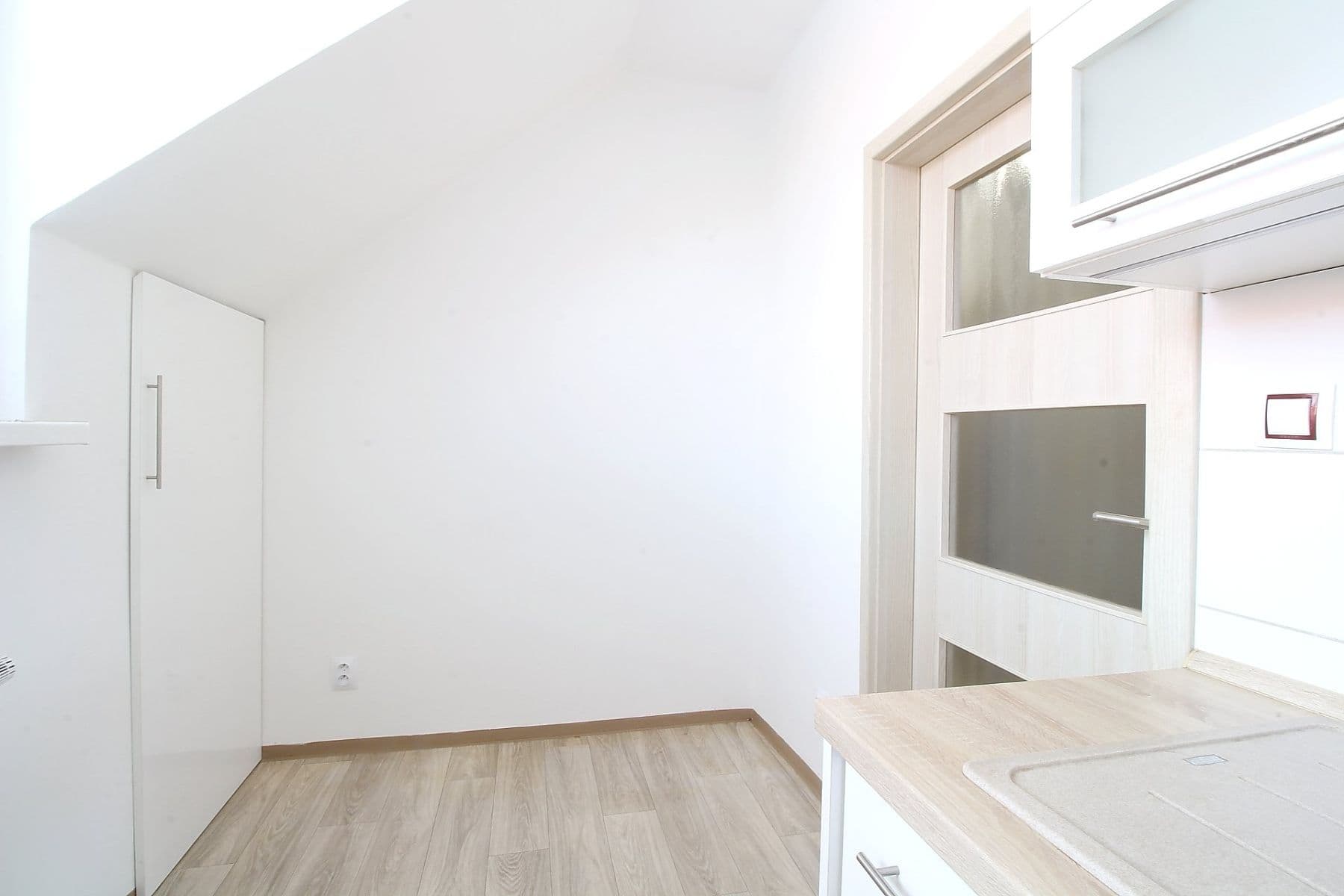 2 bedroom with open-plan kitchen flat to rent, 68 m², třída Osvobození, Příbram, Středočeský Region 2 bedroom with open-plan kitchen flat to rent, 68 m², třída Osvobození, Příbram, Středočeský Region