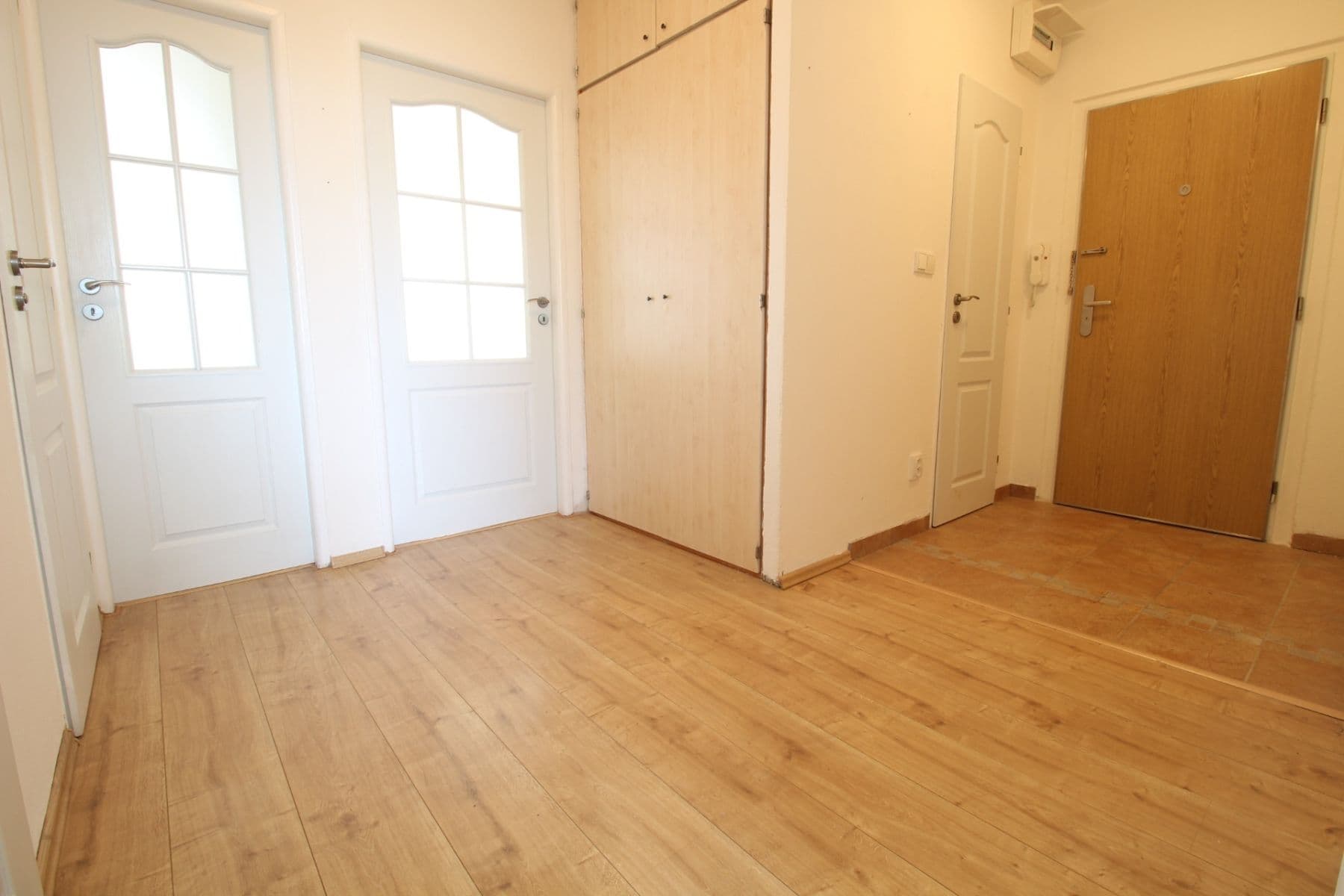 2 bedroom with open-plan kitchen flat to rent, 70 m², Radimovická, Prague, Prague 2 bedroom with open-plan kitchen flat to rent, 70 m², Radimovická, Prague, Prague