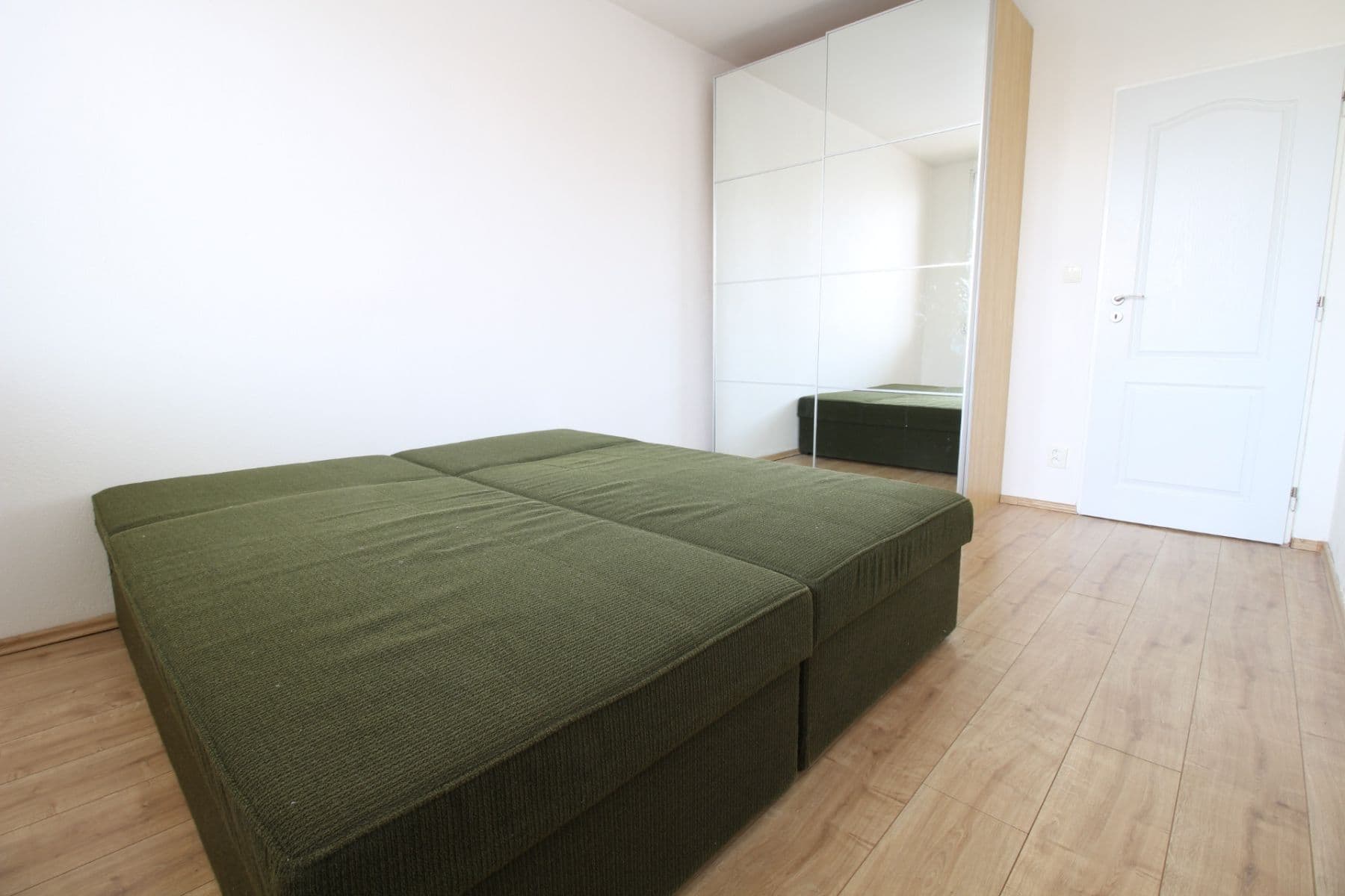2 bedroom with open-plan kitchen flat to rent, 70 m², Radimovická, Prague, Prague 2 bedroom with open-plan kitchen flat to rent, 70 m², Radimovická, Prague, Prague