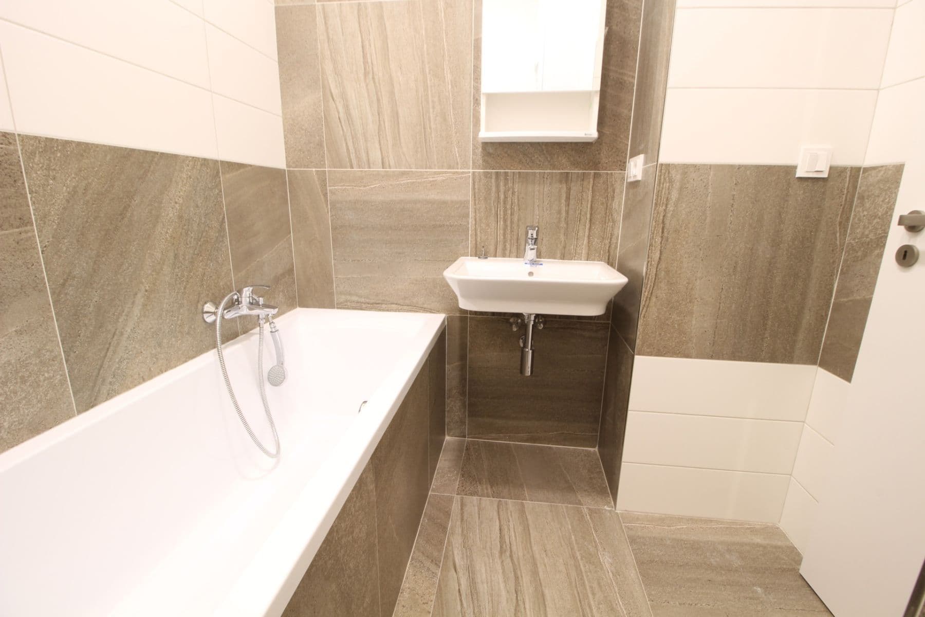 1 bedroom with open-plan kitchen flat to rent, 51 m², Freyova, Prague, Prague 1 bedroom with open-plan kitchen flat to rent, 51 m², Freyova, Prague, Prague