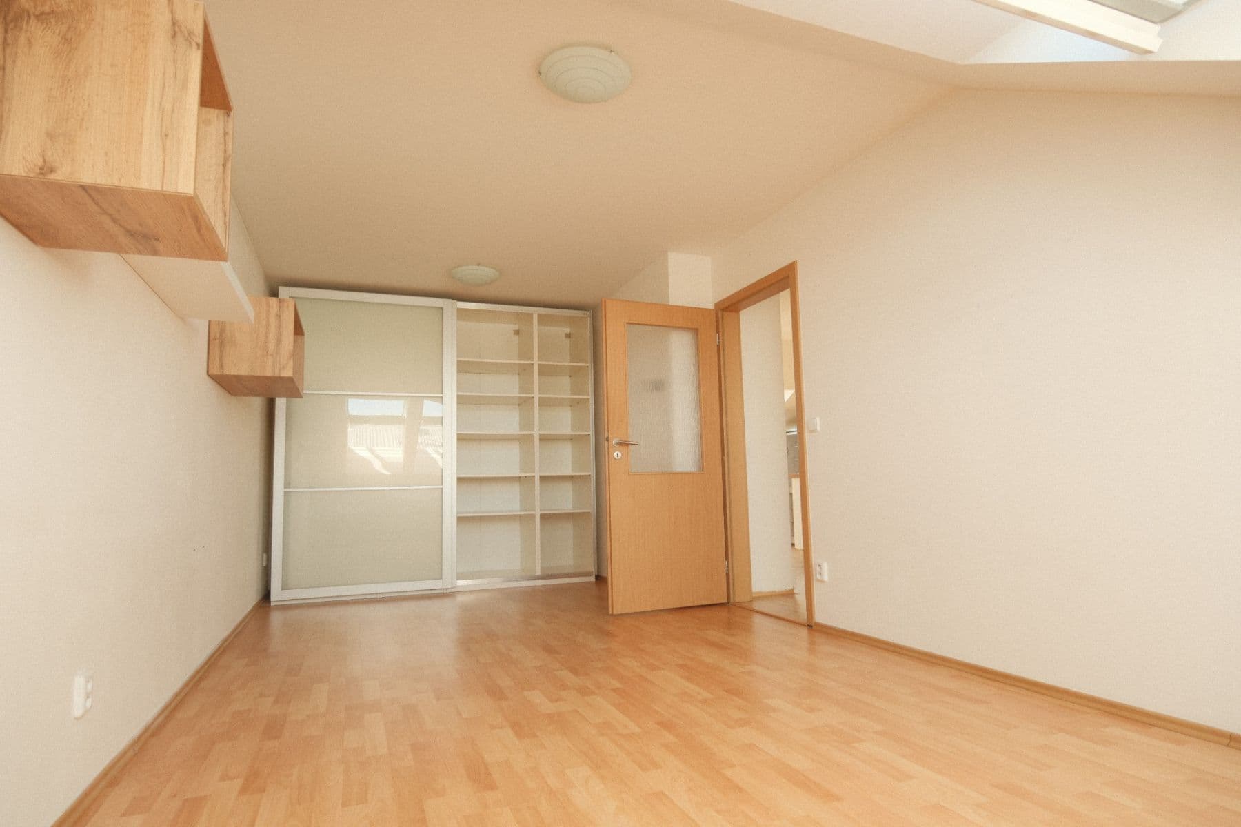 2 bedroom flat to rent, 54 m², Ponětovická, Brno, Jihomoravský Region 2 bedroom flat to rent, 54 m², Ponětovická, Brno, Jihomoravský Region