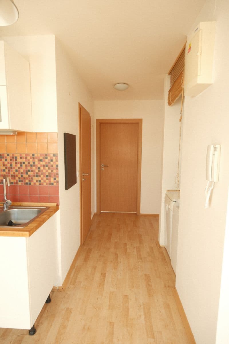 2 bedroom flat to rent, 54 m², Ponětovická, Brno, Jihomoravský Region 2 bedroom flat to rent, 54 m², Ponětovická, Brno, Jihomoravský Region