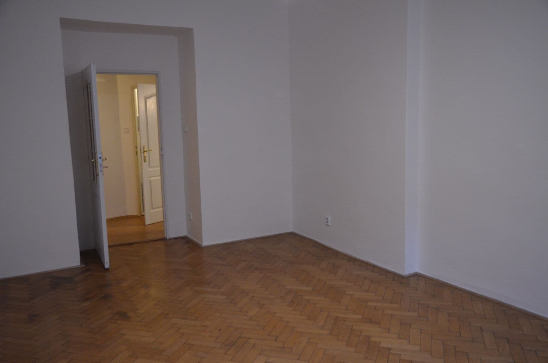 3 bedroom flat to rent, 110 m², Navrátilova, Prague, Prague 3 bedroom flat to rent, 110 m², Navrátilova, Prague, Prague