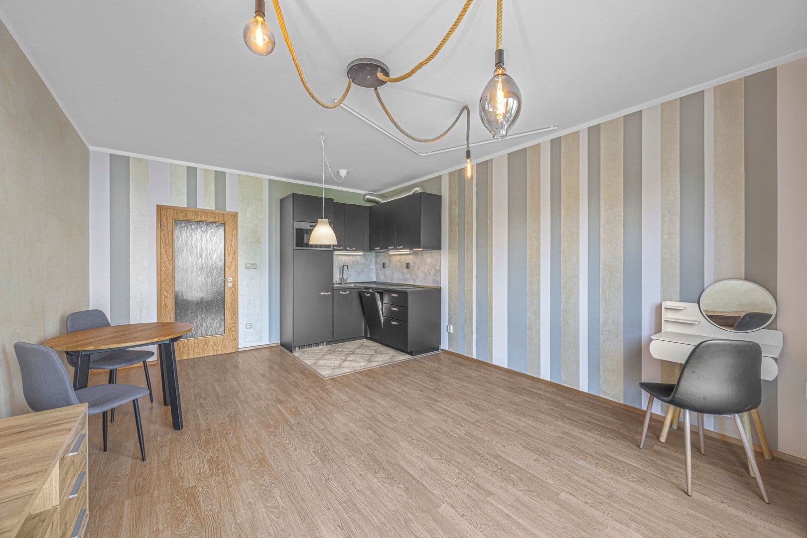 Studio flat to rent, 30 m², Plzeňská, Prague, Prague Studio flat to rent, 30 m², Plzeňská, Prague, Prague