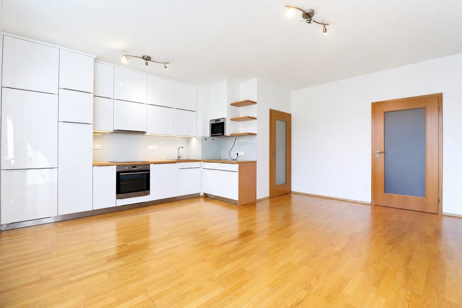 2 bedroom with open-plan kitchen flat to rent, 71 m², Pod dvorem, Prague, Prague 2 bedroom with open-plan kitchen flat to rent, 71 m², Pod dvorem, Prague, Prague