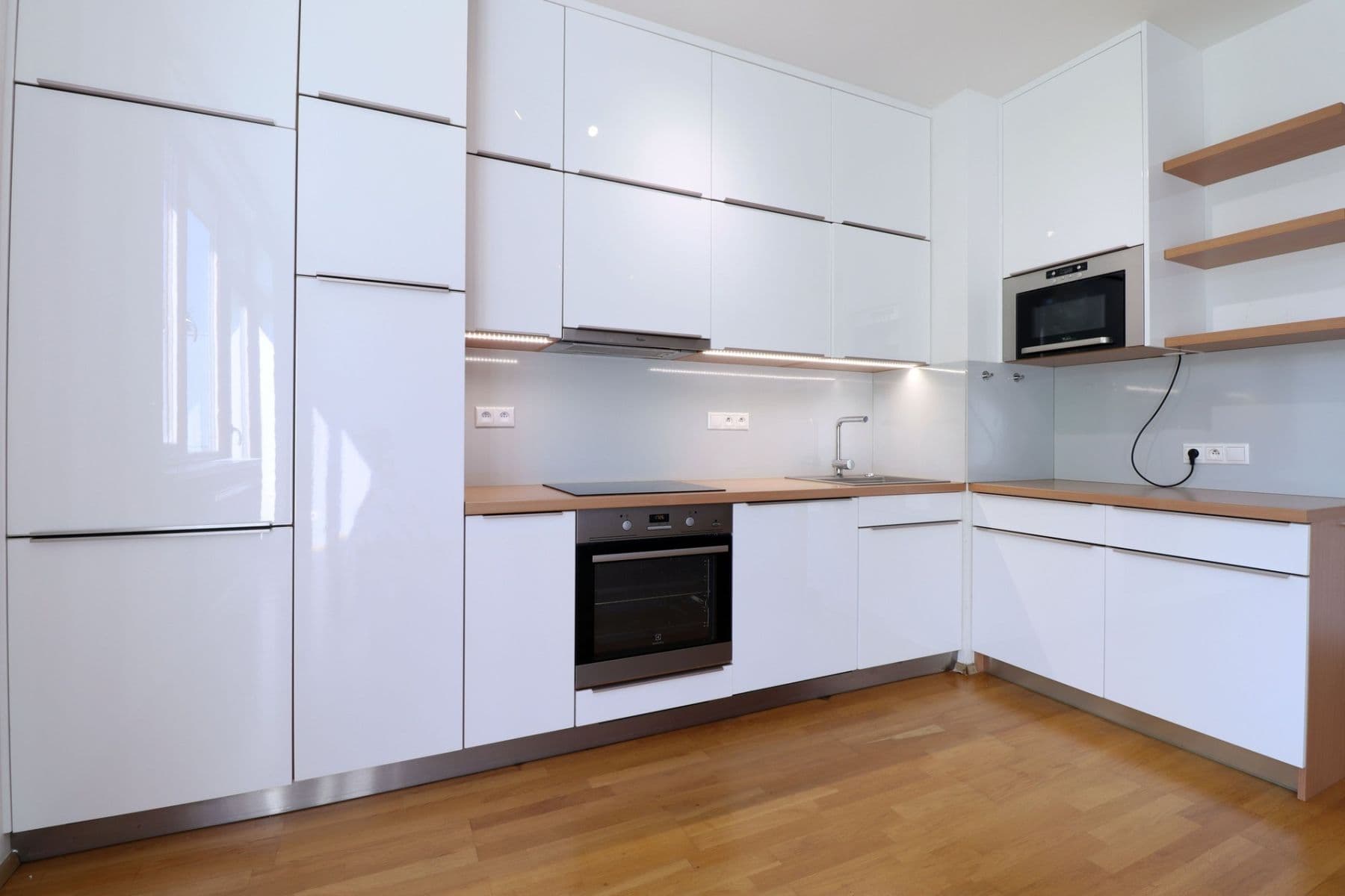 2 bedroom with open-plan kitchen flat to rent, 71 m², Pod dvorem, Prague, Prague 2 bedroom with open-plan kitchen flat to rent, 71 m², Pod dvorem, Prague, Prague