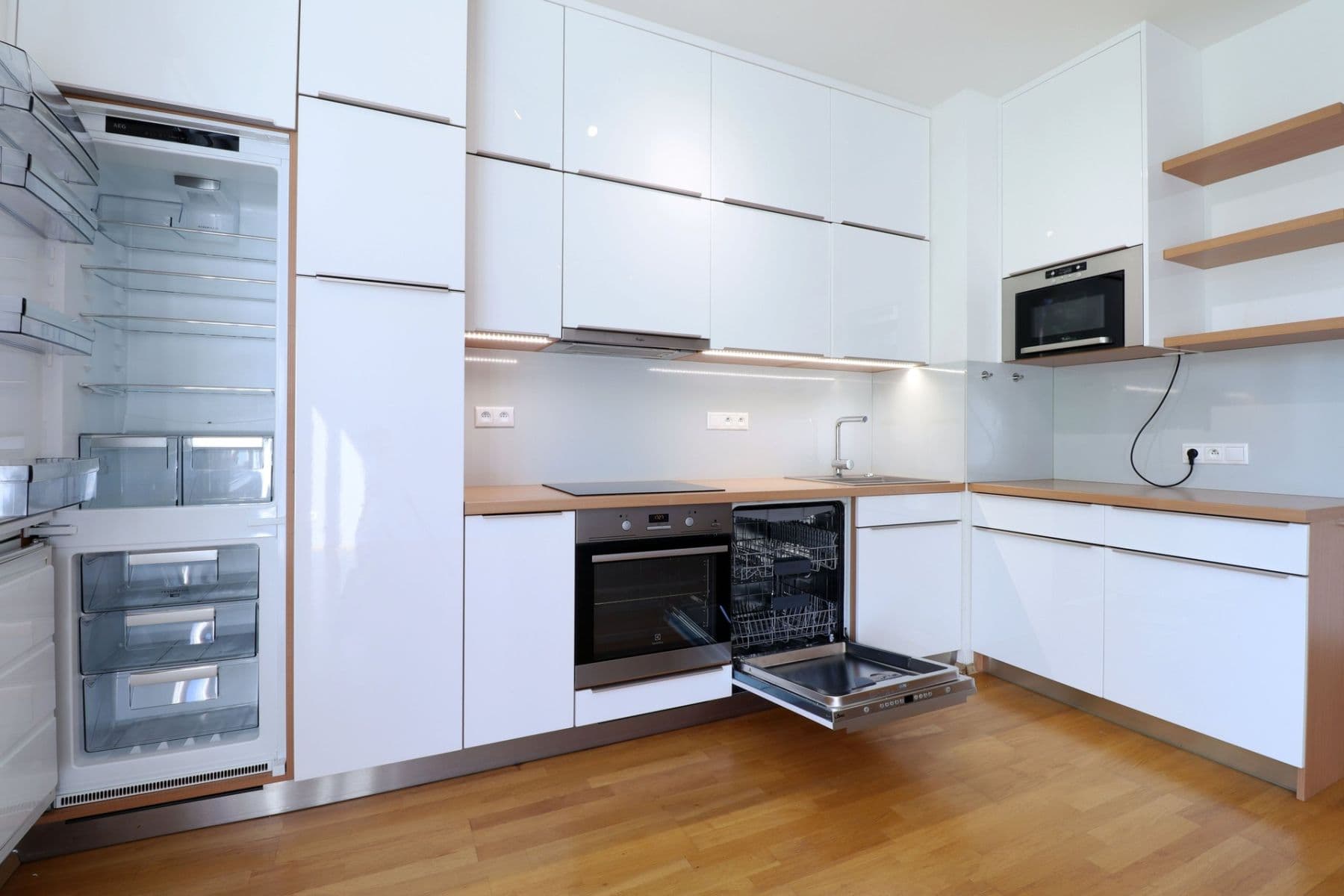 2 bedroom with open-plan kitchen flat to rent, 71 m², Pod dvorem, Prague, Prague 2 bedroom with open-plan kitchen flat to rent, 71 m², Pod dvorem, Prague, Prague
