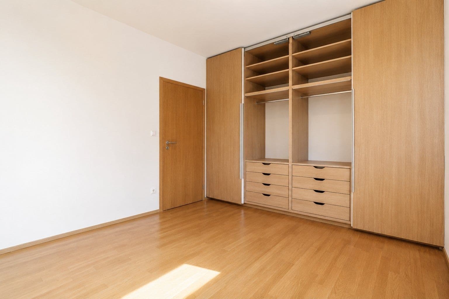 2 bedroom with open-plan kitchen flat to rent, 71 m², Pod dvorem, Prague, Prague 2 bedroom with open-plan kitchen flat to rent, 71 m², Pod dvorem, Prague, Prague