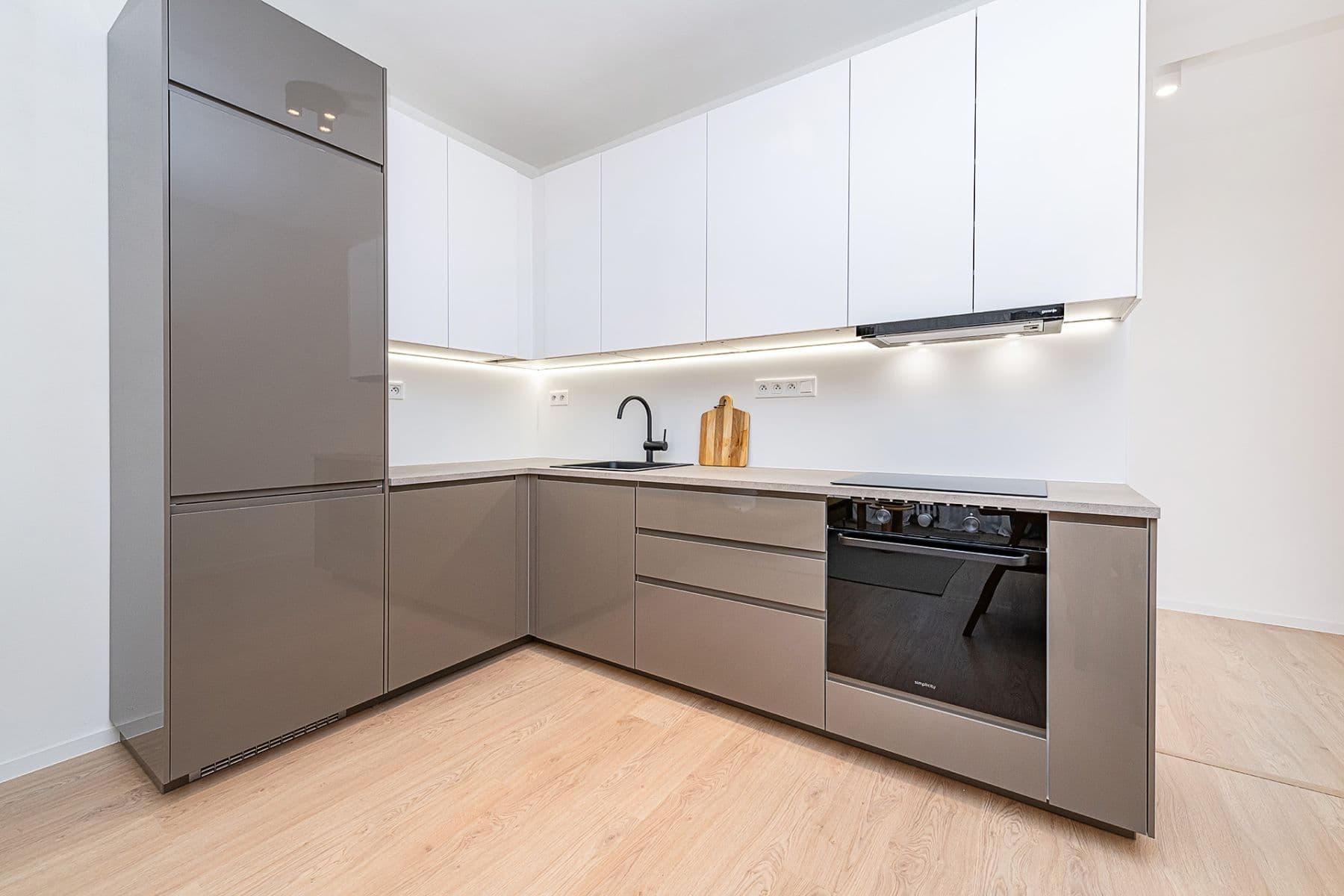 3 bedroom with open-plan kitchen flat for sale, 104 m², Školní, Prague, Prague 3 bedroom with open-plan kitchen flat for sale, 104 m², Školní, Prague, Prague