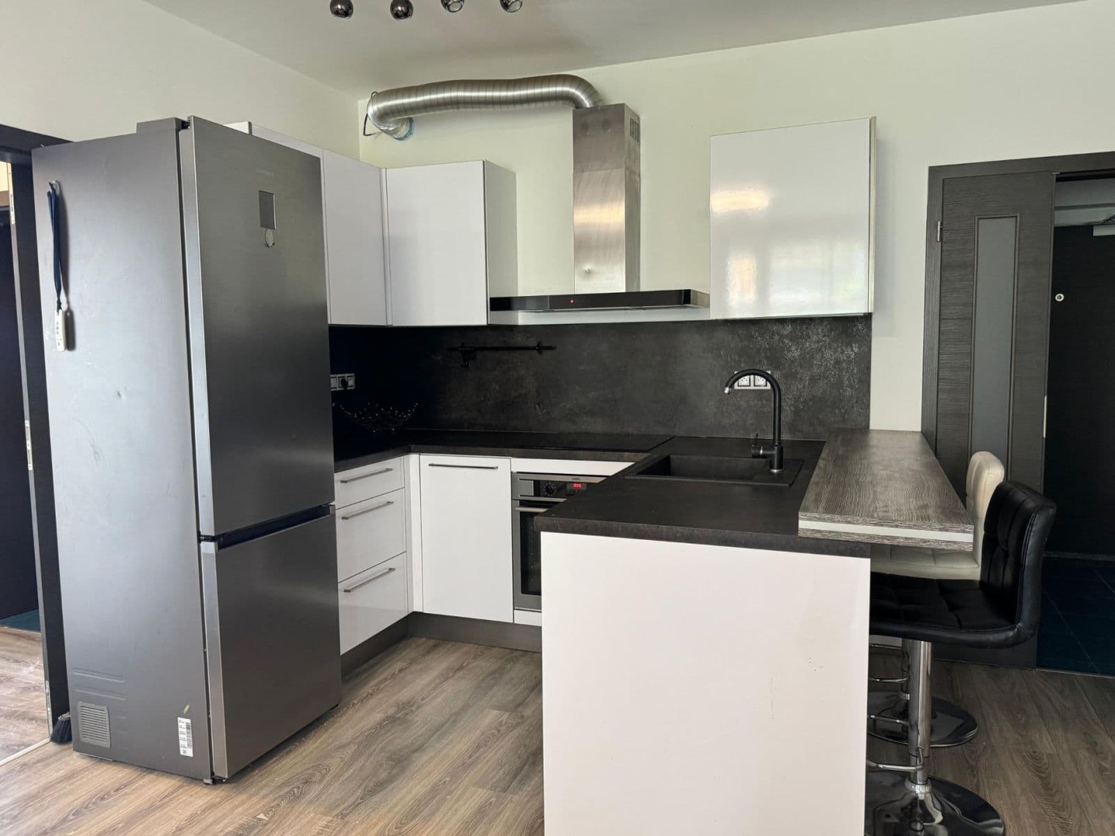 2 bedroom with open-plan kitchen flat to rent, 78 m², Modrého, Prague, Prague 2 bedroom with open-plan kitchen flat to rent, 78 m², Modrého, Prague, Prague