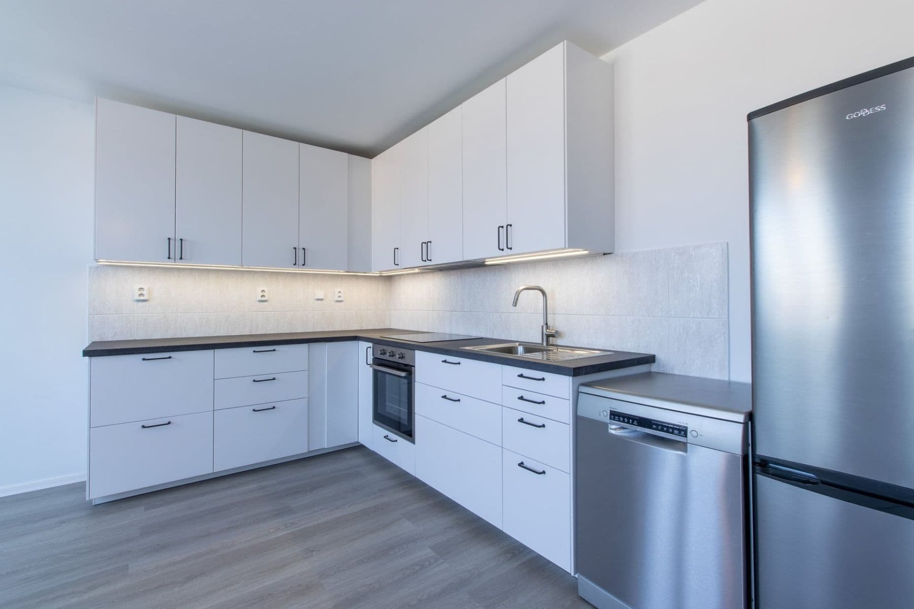 2 bedroom with open-plan kitchen flat to rent, 78 m², Nezamyslova, Prague, Prague 2 bedroom with open-plan kitchen flat to rent, 78 m², Nezamyslova, Prague, Prague