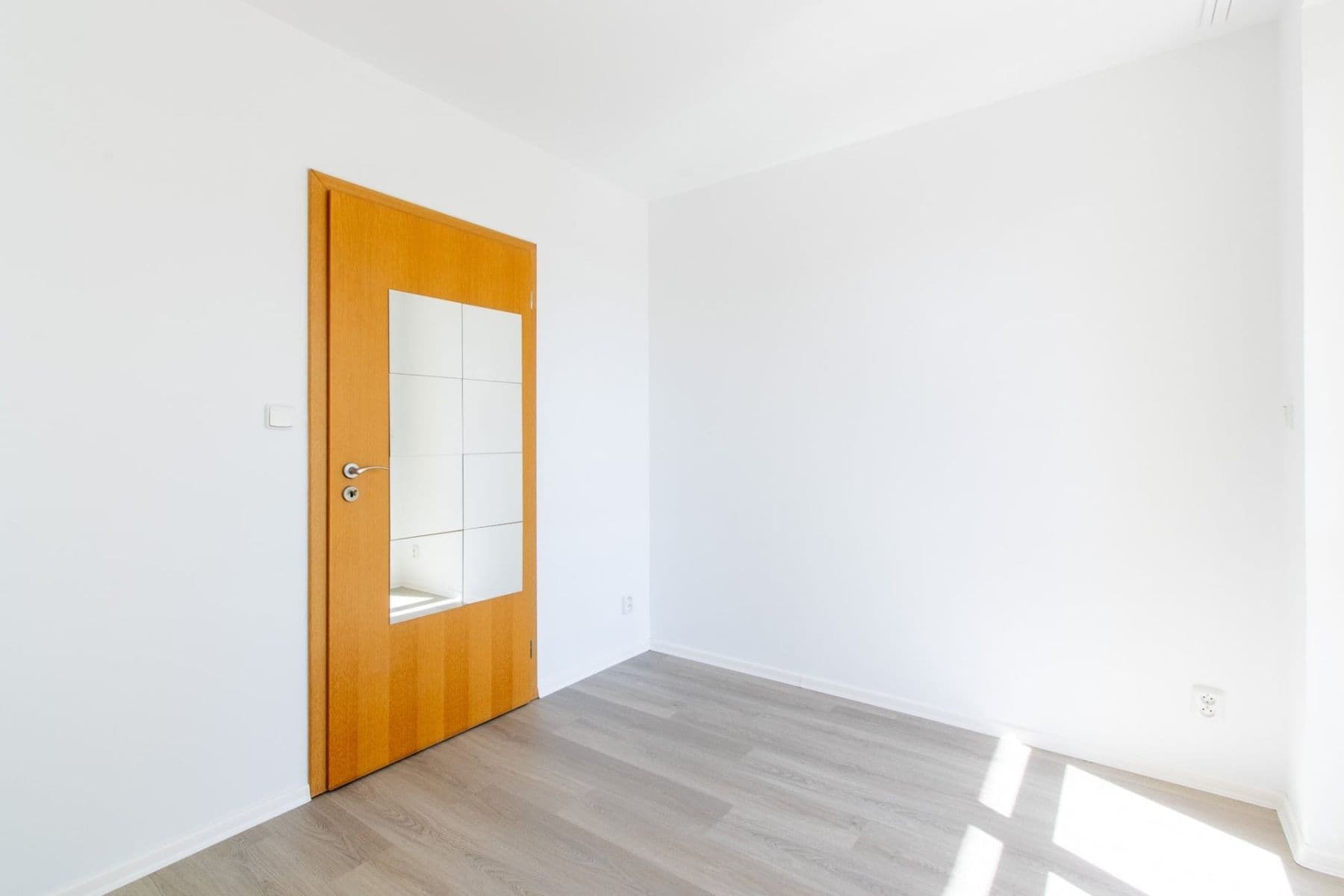 2 bedroom with open-plan kitchen flat to rent, 78 m², Nezamyslova, Prague, Prague 2 bedroom with open-plan kitchen flat to rent, 78 m², Nezamyslova, Prague, Prague