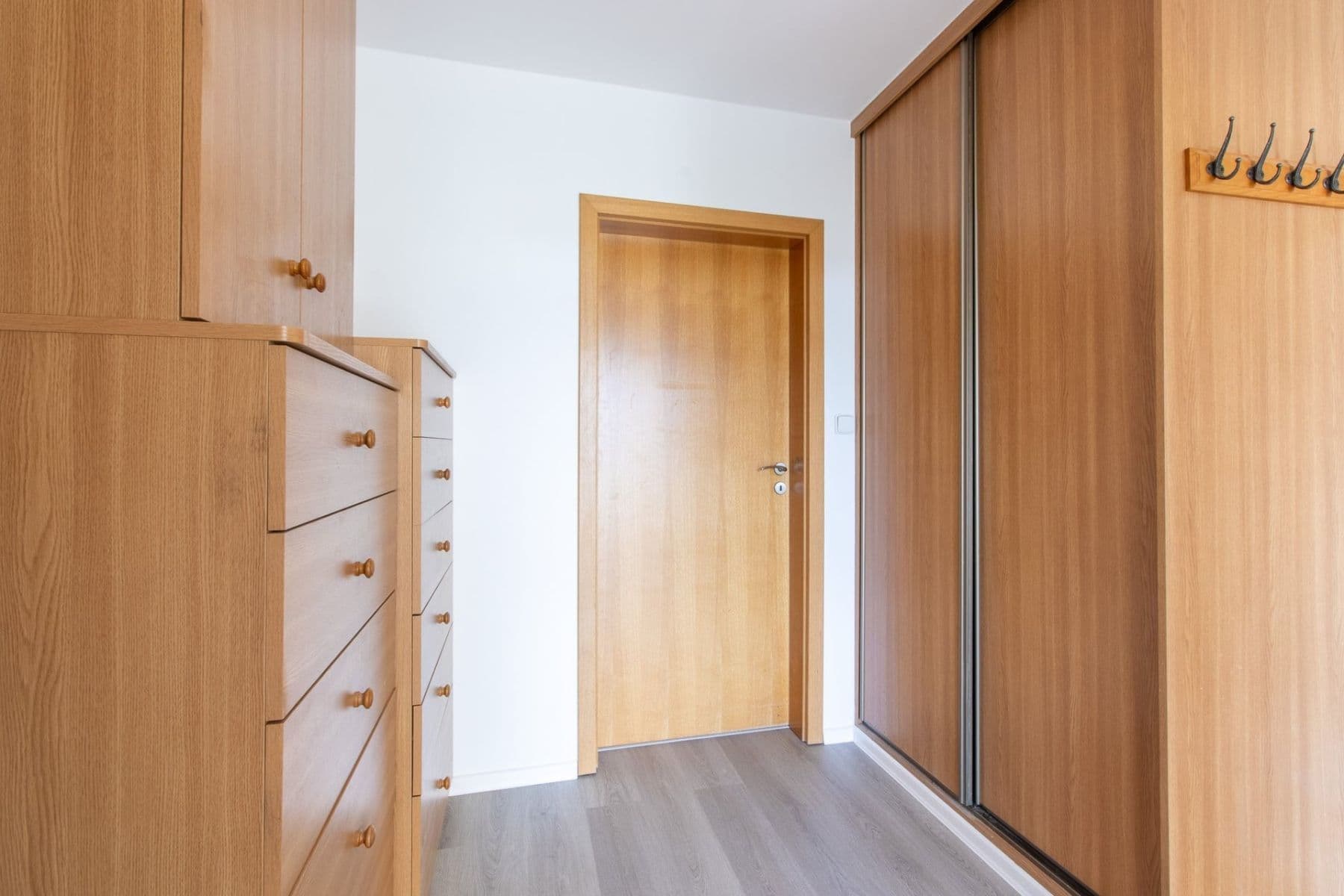 2 bedroom with open-plan kitchen flat to rent, 78 m², Nezamyslova, Prague, Prague 2 bedroom with open-plan kitchen flat to rent, 78 m², Nezamyslova, Prague, Prague
