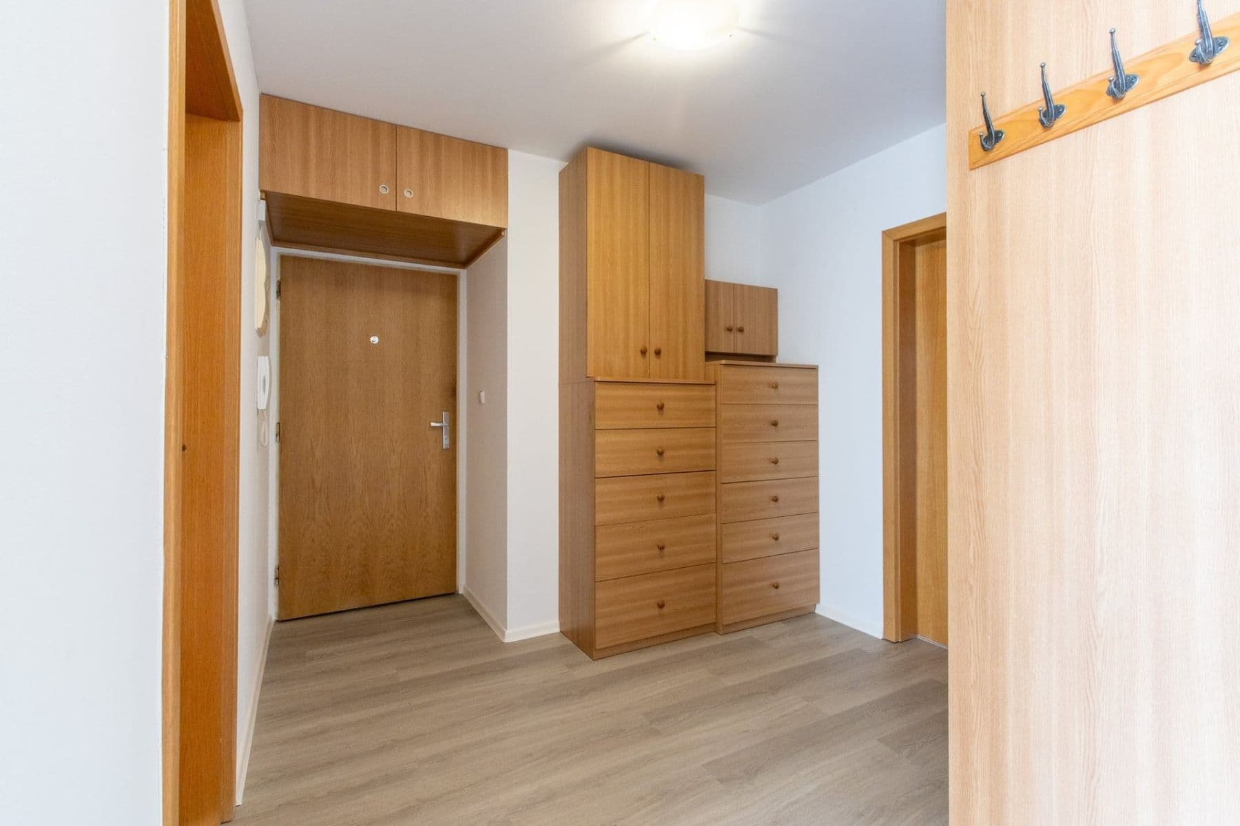 2 bedroom with open-plan kitchen flat to rent, 78 m², Nezamyslova, Prague, Prague 2 bedroom with open-plan kitchen flat to rent, 78 m², Nezamyslova, Prague, Prague