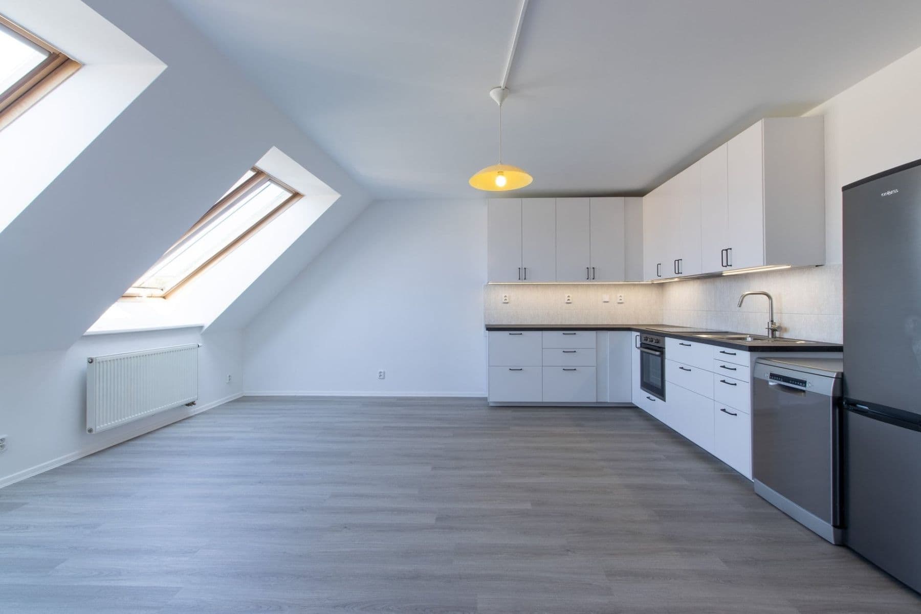 2 bedroom with open-plan kitchen flat to rent, 78 m², Nezamyslova, Prague, Prague 2 bedroom with open-plan kitchen flat to rent, 78 m², Nezamyslova, Prague, Prague
