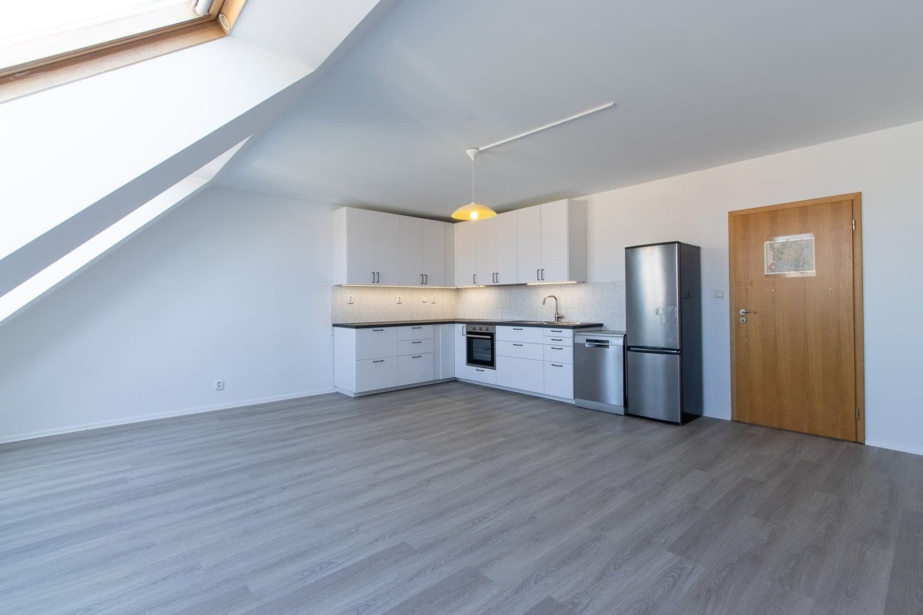 2 bedroom with open-plan kitchen flat to rent, 78 m², Nezamyslova, Prague, Prague 2 bedroom with open-plan kitchen flat to rent, 78 m², Nezamyslova, Prague, Prague