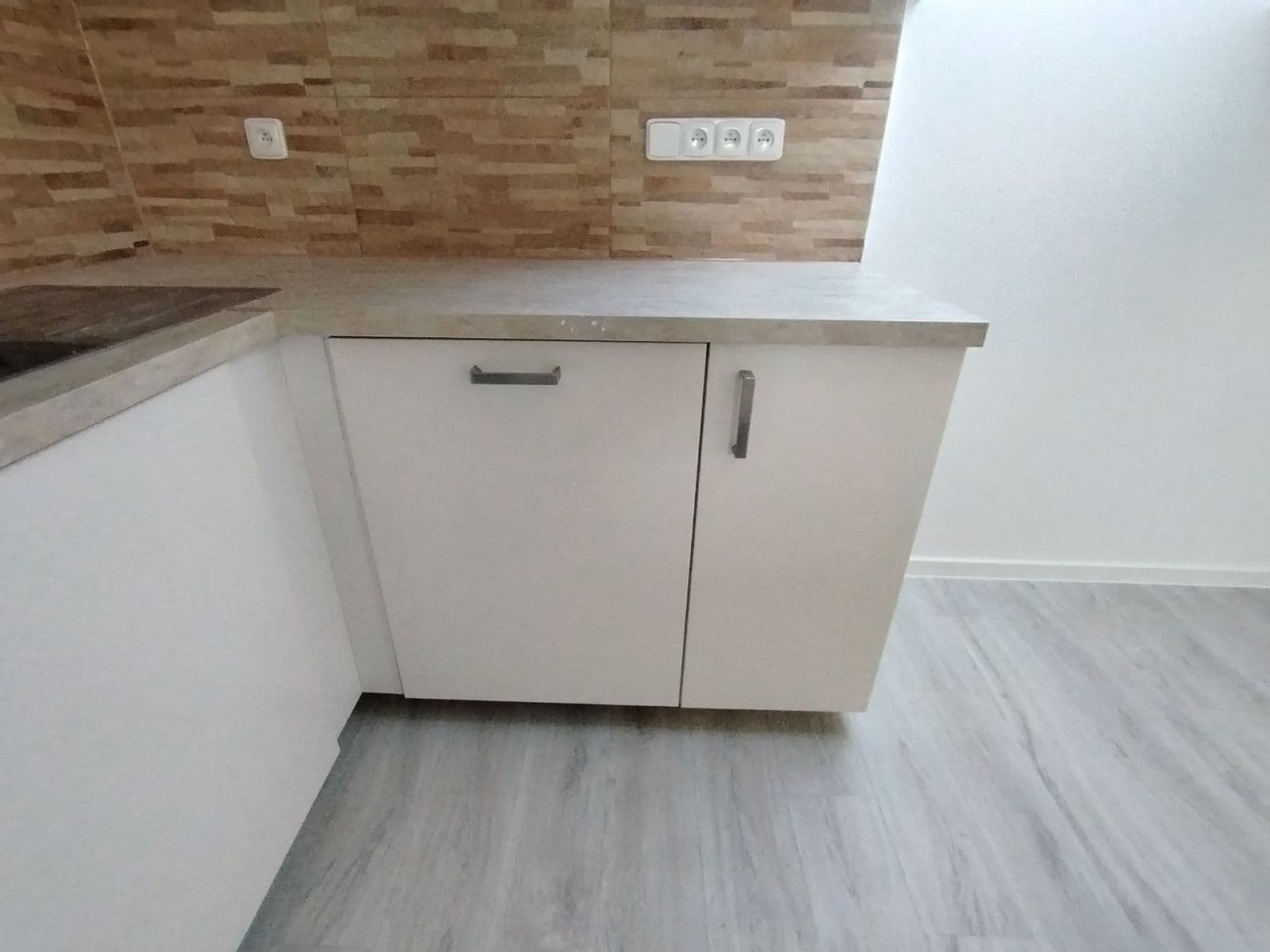 2 bedroom with open-plan kitchen flat to rent, 65 m², Košumberk, Dobřejovice, Středočeský Region 2 bedroom with open-plan kitchen flat to rent, 65 m², Košumberk, Dobřejovice, Středočeský Region