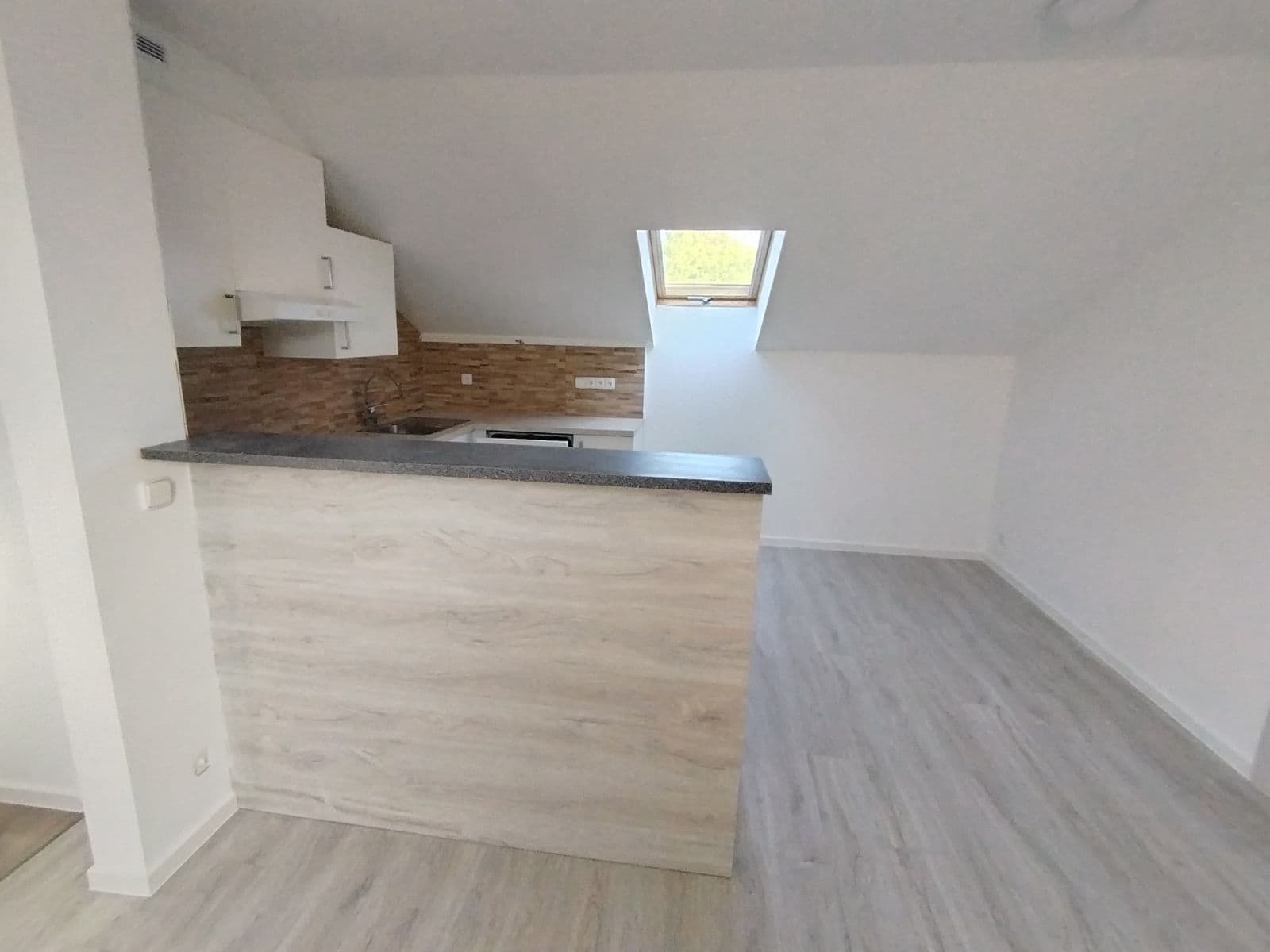 2 bedroom with open-plan kitchen flat to rent, 65 m², Košumberk, Dobřejovice, Středočeský Region 2 bedroom with open-plan kitchen flat to rent, 65 m², Košumberk, Dobřejovice, Středočeský Region