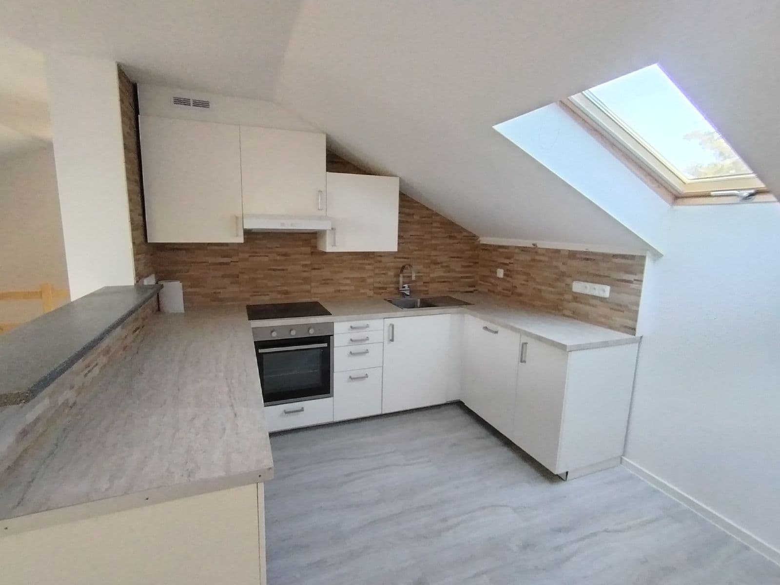2 bedroom with open-plan kitchen flat to rent, 65 m², Košumberk, Dobřejovice, Středočeský Region 2 bedroom with open-plan kitchen flat to rent, 65 m², Košumberk, Dobřejovice, Středočeský Region