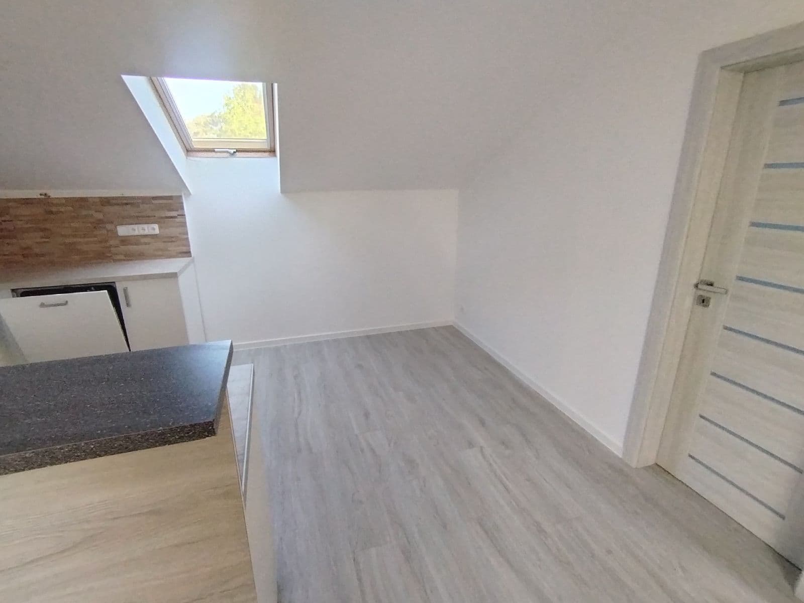 2 bedroom with open-plan kitchen flat to rent, 65 m², Košumberk, Dobřejovice, Středočeský Region 2 bedroom with open-plan kitchen flat to rent, 65 m², Košumberk, Dobřejovice, Středočeský Region