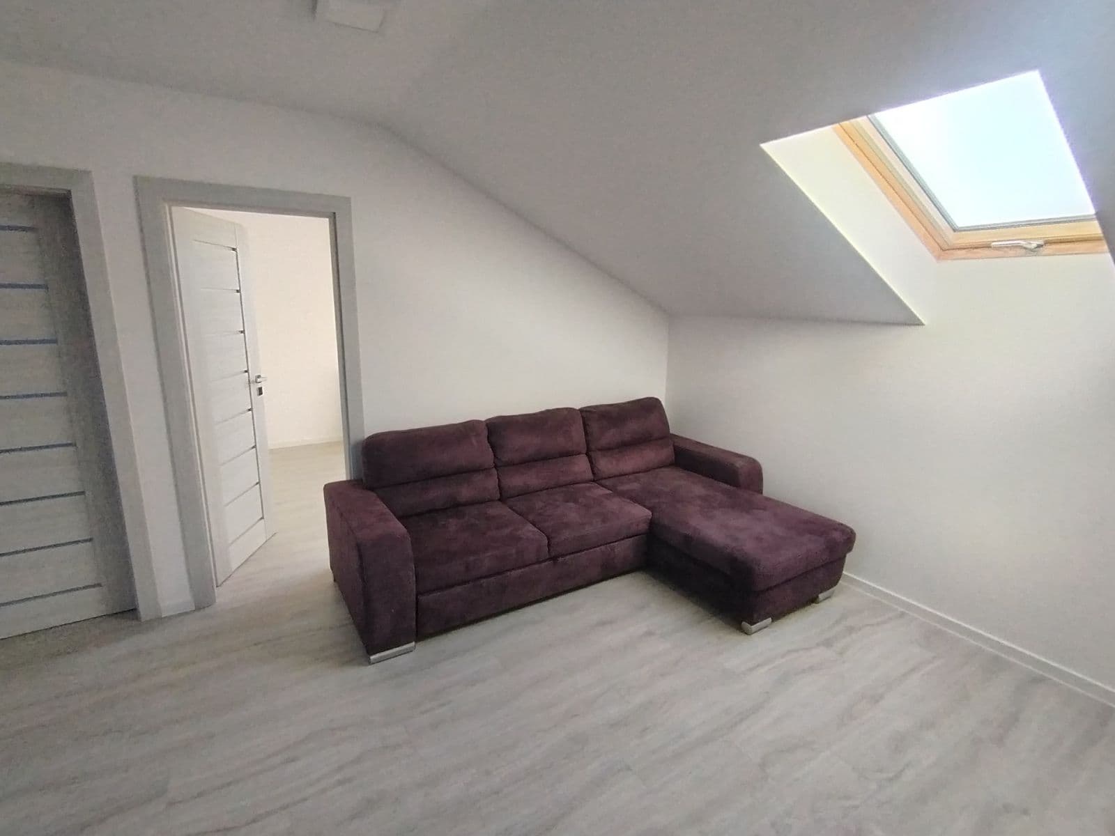 2 bedroom with open-plan kitchen flat to rent, 65 m², Košumberk, Dobřejovice, Středočeský Region 2 bedroom with open-plan kitchen flat to rent, 65 m², Košumberk, Dobřejovice, Středočeský Region