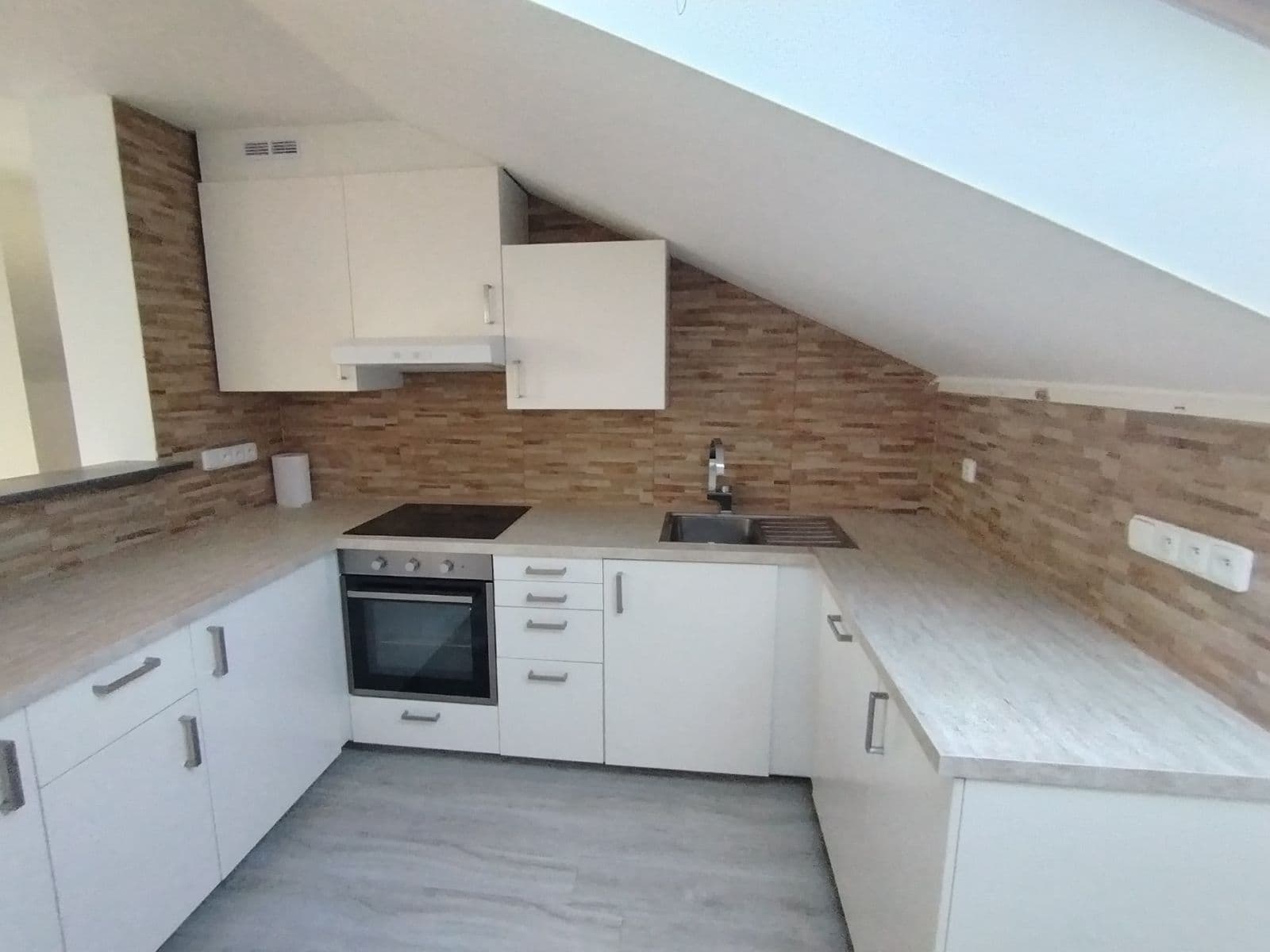 2 bedroom with open-plan kitchen flat to rent, 65 m², Košumberk, Dobřejovice, Středočeský Region 2 bedroom with open-plan kitchen flat to rent, 65 m², Košumberk, Dobřejovice, Středočeský Region