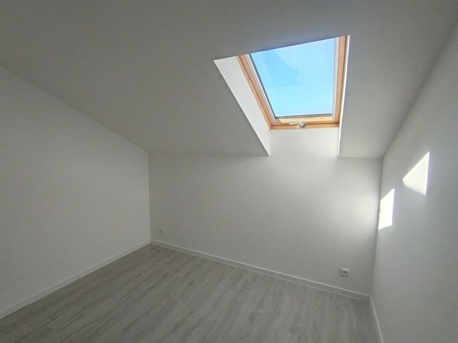 2 bedroom with open-plan kitchen flat to rent, 65 m², Košumberk, Dobřejovice, Středočeský Region 2 bedroom with open-plan kitchen flat to rent, 65 m², Košumberk, Dobřejovice, Středočeský Region