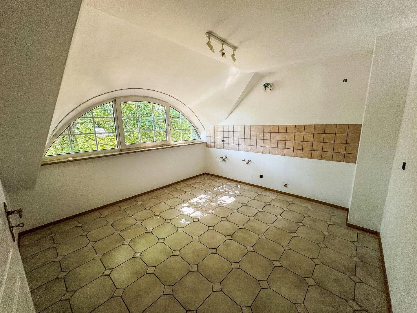 3 bedroom flat to rent, 120 m², Zirndorf, Bavaria 3 bedroom flat to rent, 120 m², Zirndorf, Bavaria
