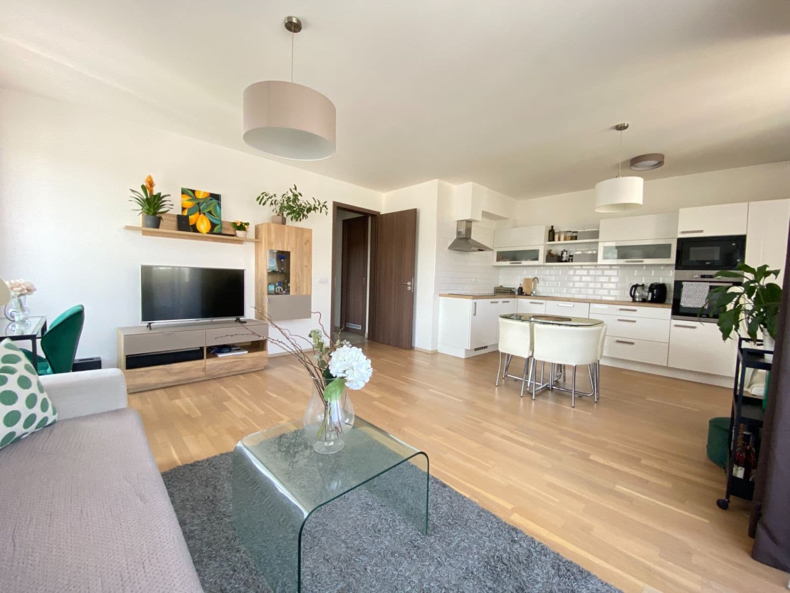 1 bedroom with open-plan kitchen flat to rent, 61 m², Nekvasilova, Prague, Prague 1 bedroom with open-plan kitchen flat to rent, 61 m², Nekvasilova, Prague, Prague