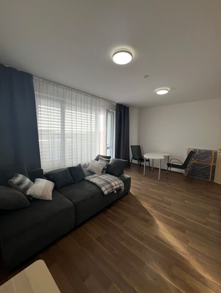 Studio flat to rent, 33 m², Dobrovolného, Prague, Prague Studio flat to rent, 33 m², Dobrovolného, Prague, Prague