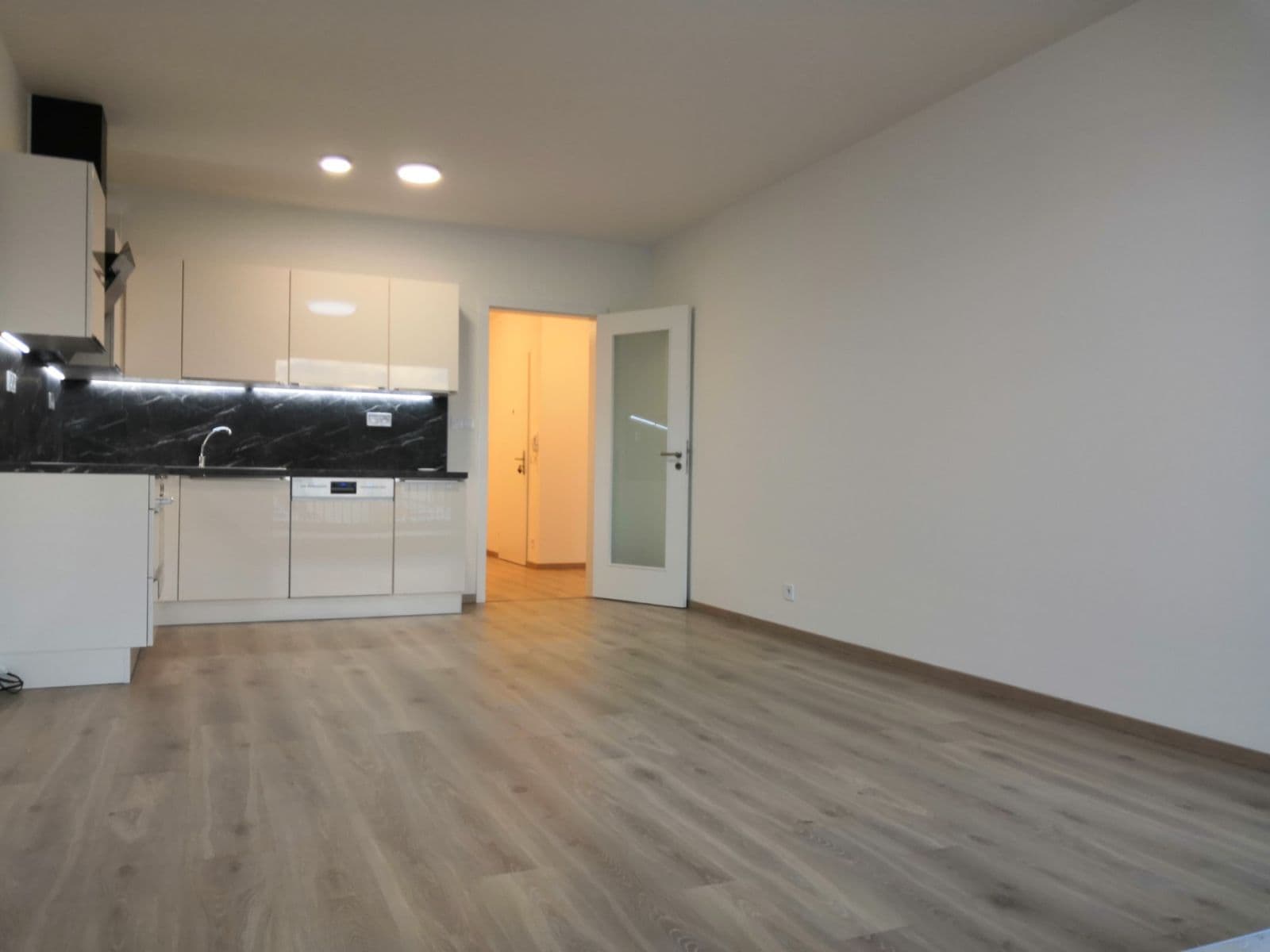1 bedroom with open-plan kitchen flat to rent, 71 m², U Červeného mlýna, Brno, Jihomoravský Region 1 bedroom with open-plan kitchen flat to rent, 71 m², U Červeného mlýna, Brno, Jihomoravský Region