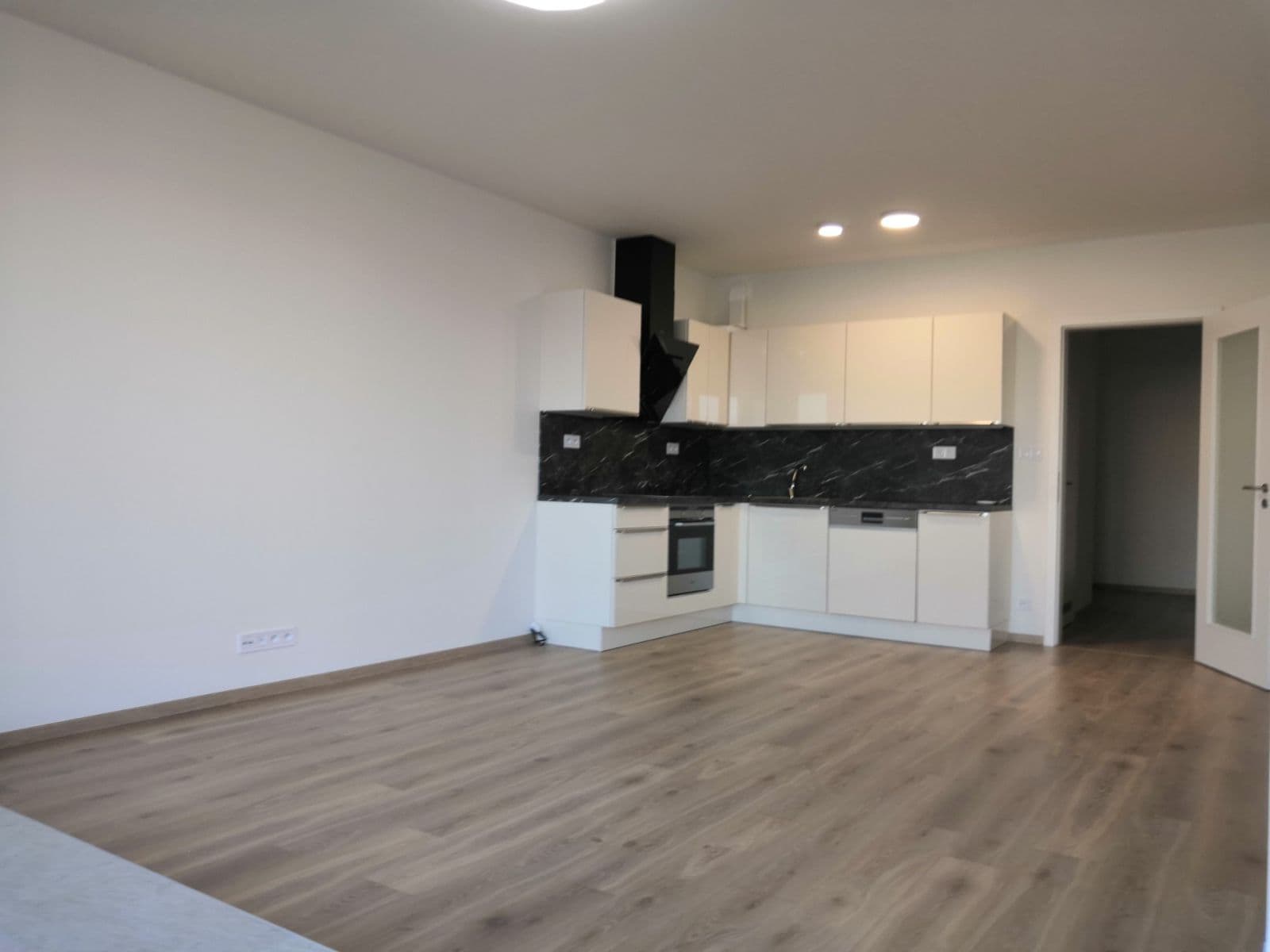 1 bedroom with open-plan kitchen flat to rent, 71 m², U Červeného mlýna, Brno, Jihomoravský Region 1 bedroom with open-plan kitchen flat to rent, 71 m², U Červeného mlýna, Brno, Jihomoravský Region