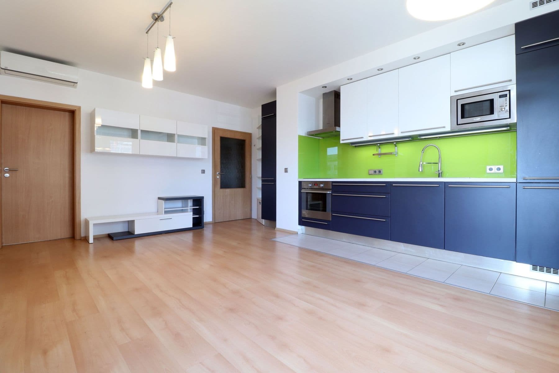 2 bedroom with open-plan kitchen flat to rent, 65 m², Jana Přibíka, Prague, Prague 2 bedroom with open-plan kitchen flat to rent, 65 m², Jana Přibíka, Prague, Prague