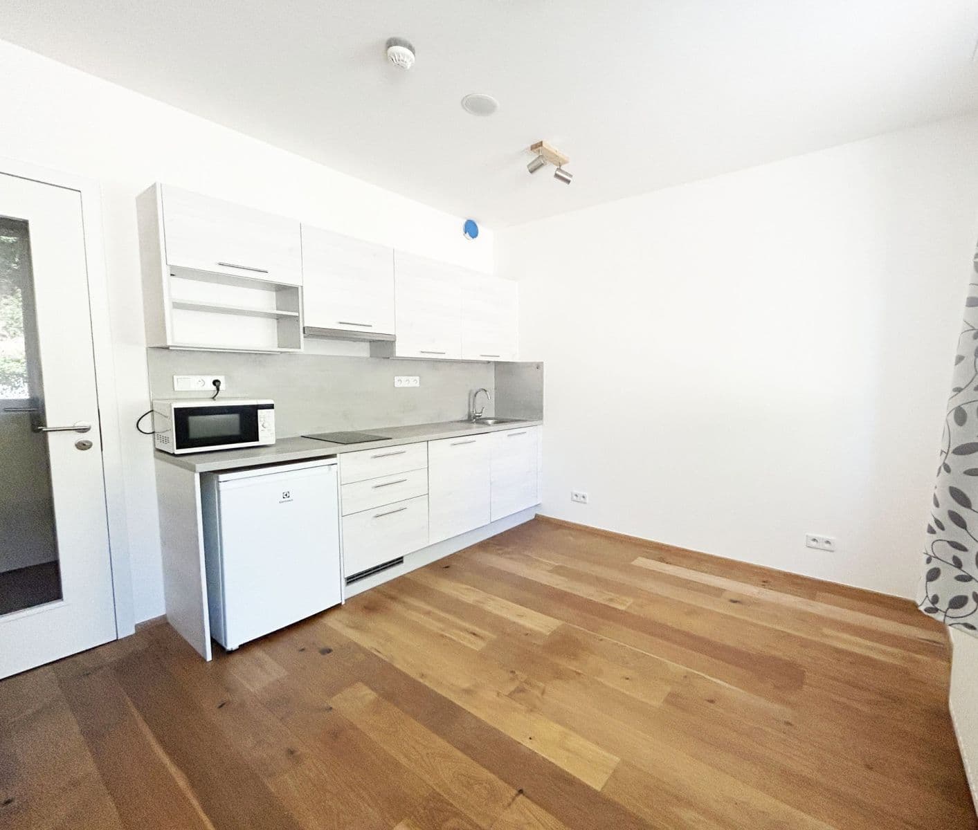 Studio flat to rent, 20 m², Perucká, Prague, Prague Studio flat to rent, 20 m², Perucká, Prague, Prague