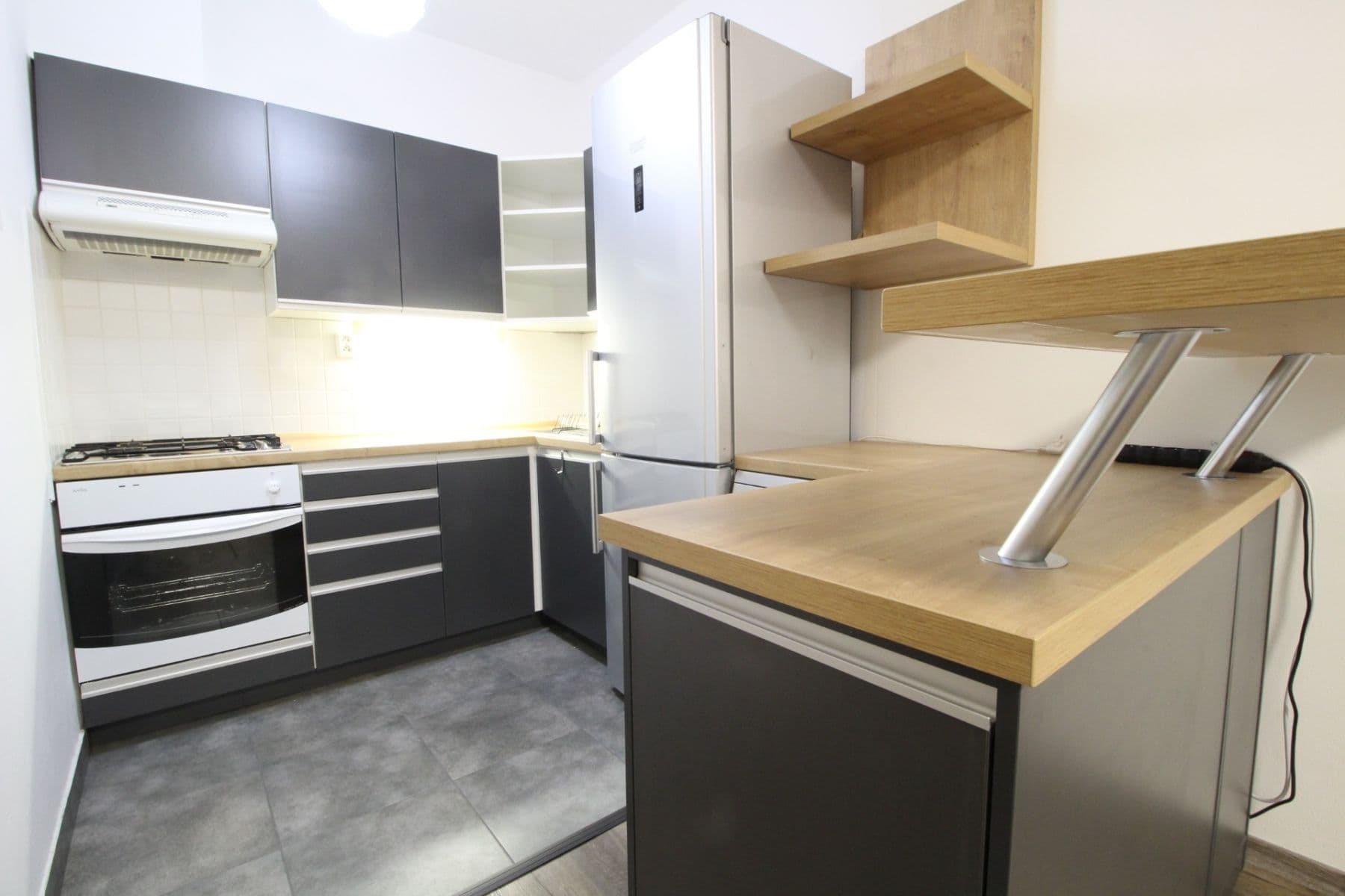 1 bedroom with open-plan kitchen flat to rent, 41 m², Pelušková, Prague, Prague 1 bedroom with open-plan kitchen flat to rent, 41 m², Pelušková, Prague, Prague
