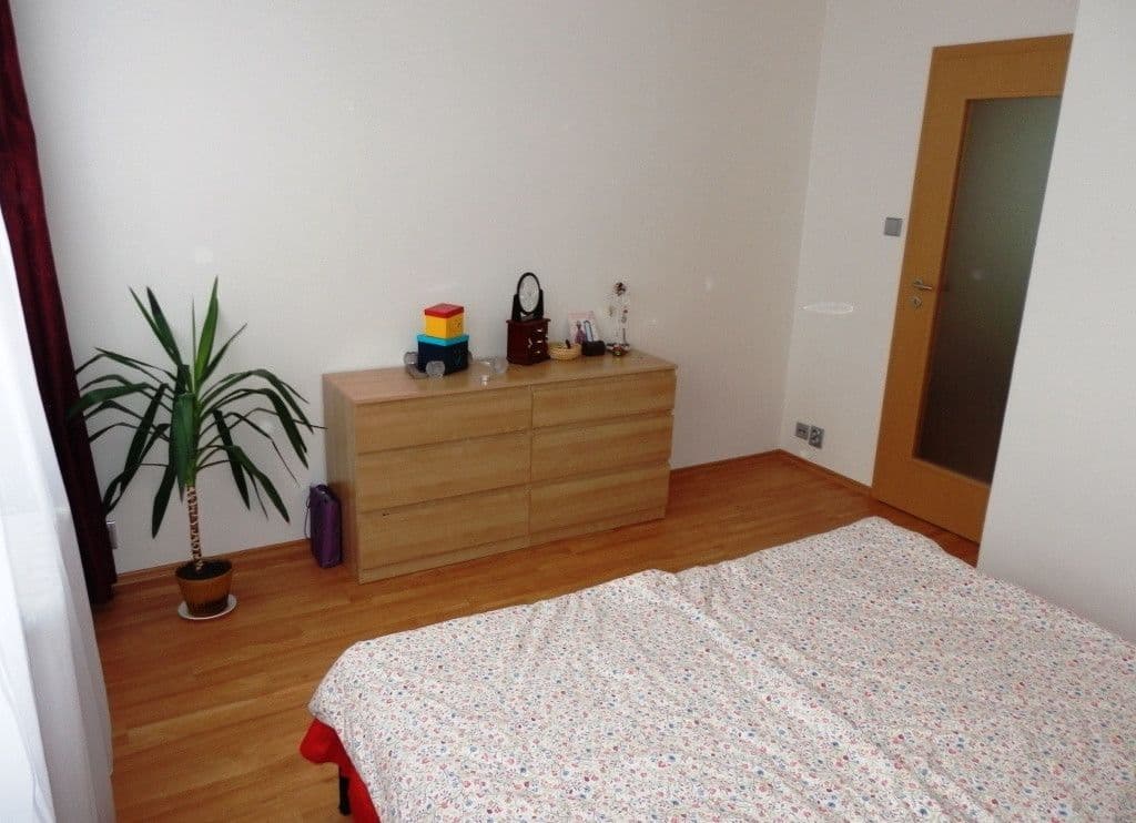 2 bedroom with open-plan kitchen flat to rent, 66 m², K Olympiku, Prague, Prague 2 bedroom with open-plan kitchen flat to rent, 66 m², K Olympiku, Prague, Prague
