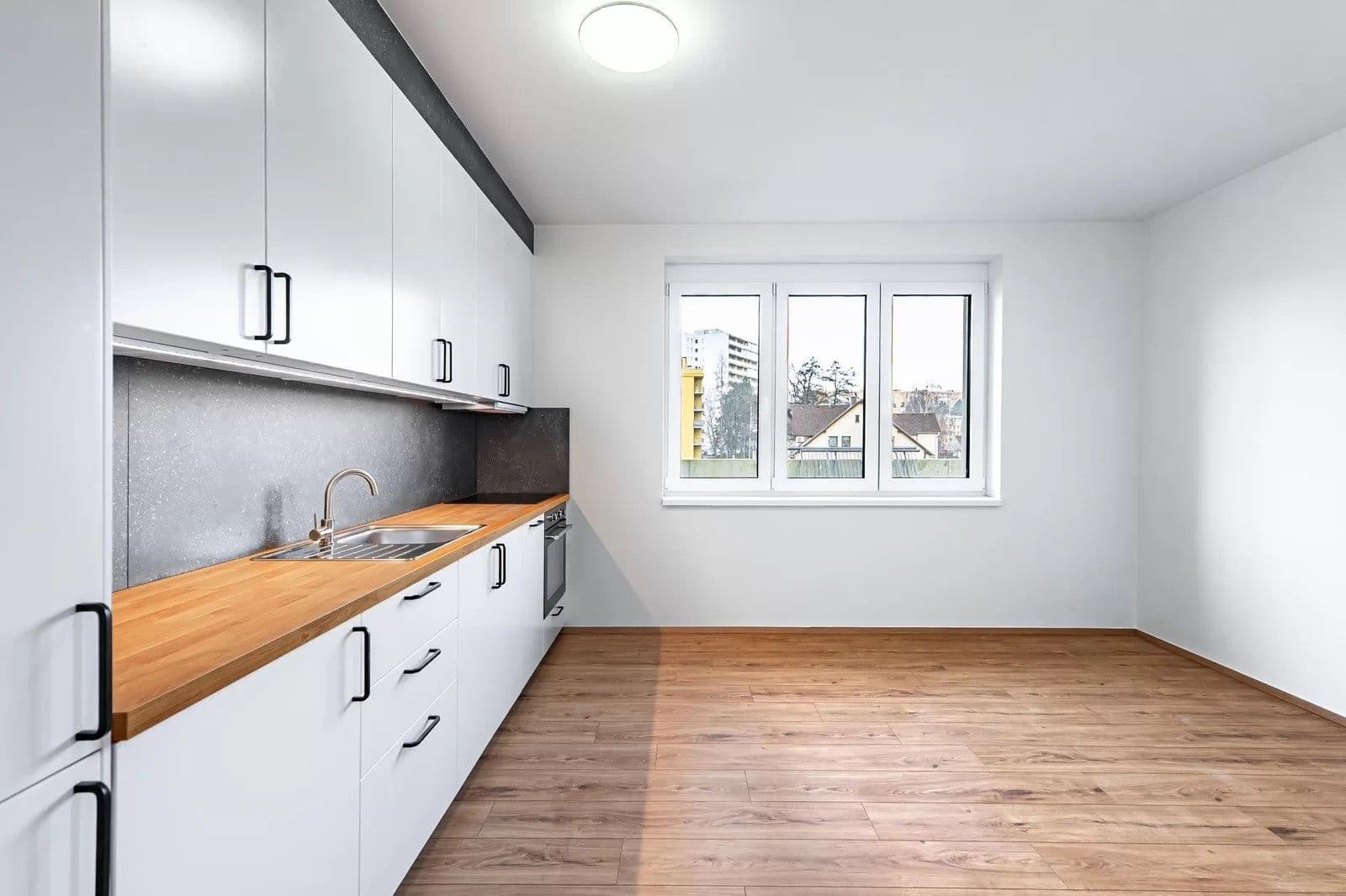 2 bedroom with open-plan kitchen flat to rent, 61 m², Tovární, Liberec, Liberecký Region 2 bedroom with open-plan kitchen flat to rent, 61 m², Tovární, Liberec, Liberecký Region