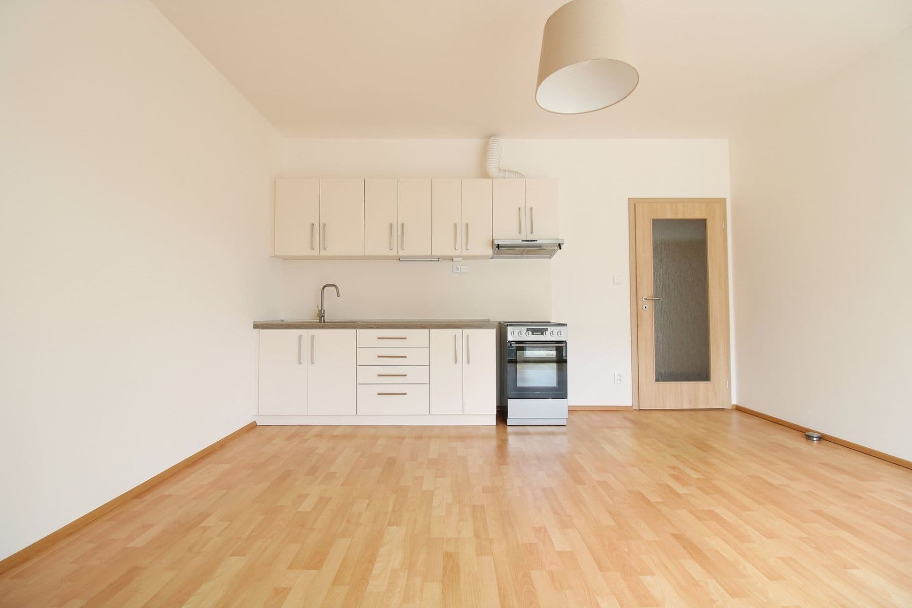 1 bedroom with open-plan kitchen flat to rent, 52 m², Jaroslava Holečka, Kladno, Středočeský Region 1 bedroom with open-plan kitchen flat to rent, 52 m², Jaroslava Holečka, Kladno, Středočeský Region