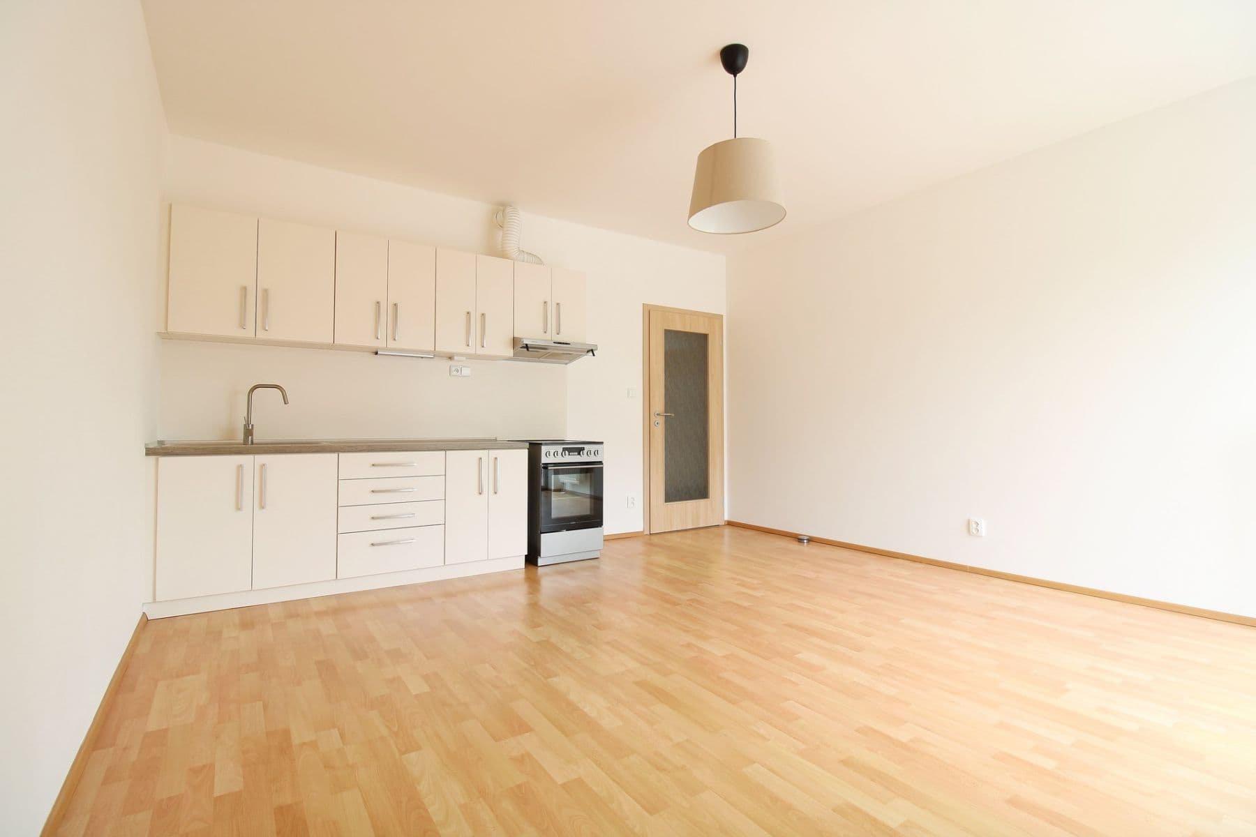 1 bedroom with open-plan kitchen flat to rent, 52 m², Jaroslava Holečka, Kladno, Středočeský Region 1 bedroom with open-plan kitchen flat to rent, 52 m², Jaroslava Holečka, Kladno, Středočeský Region
