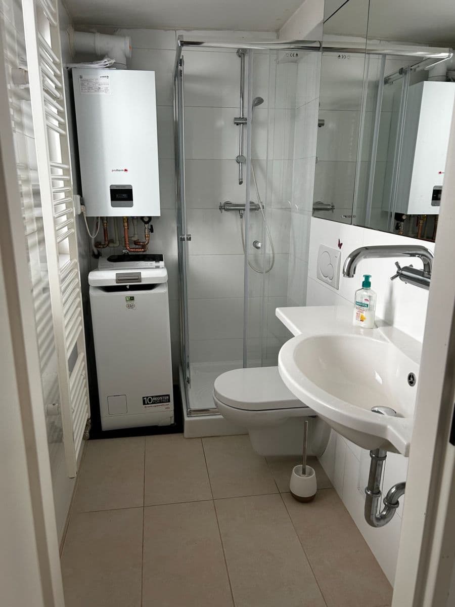 Studio flat to rent, 27 m², Šlikova, Prague, Prague Studio flat to rent, 27 m², Šlikova, Prague, Prague