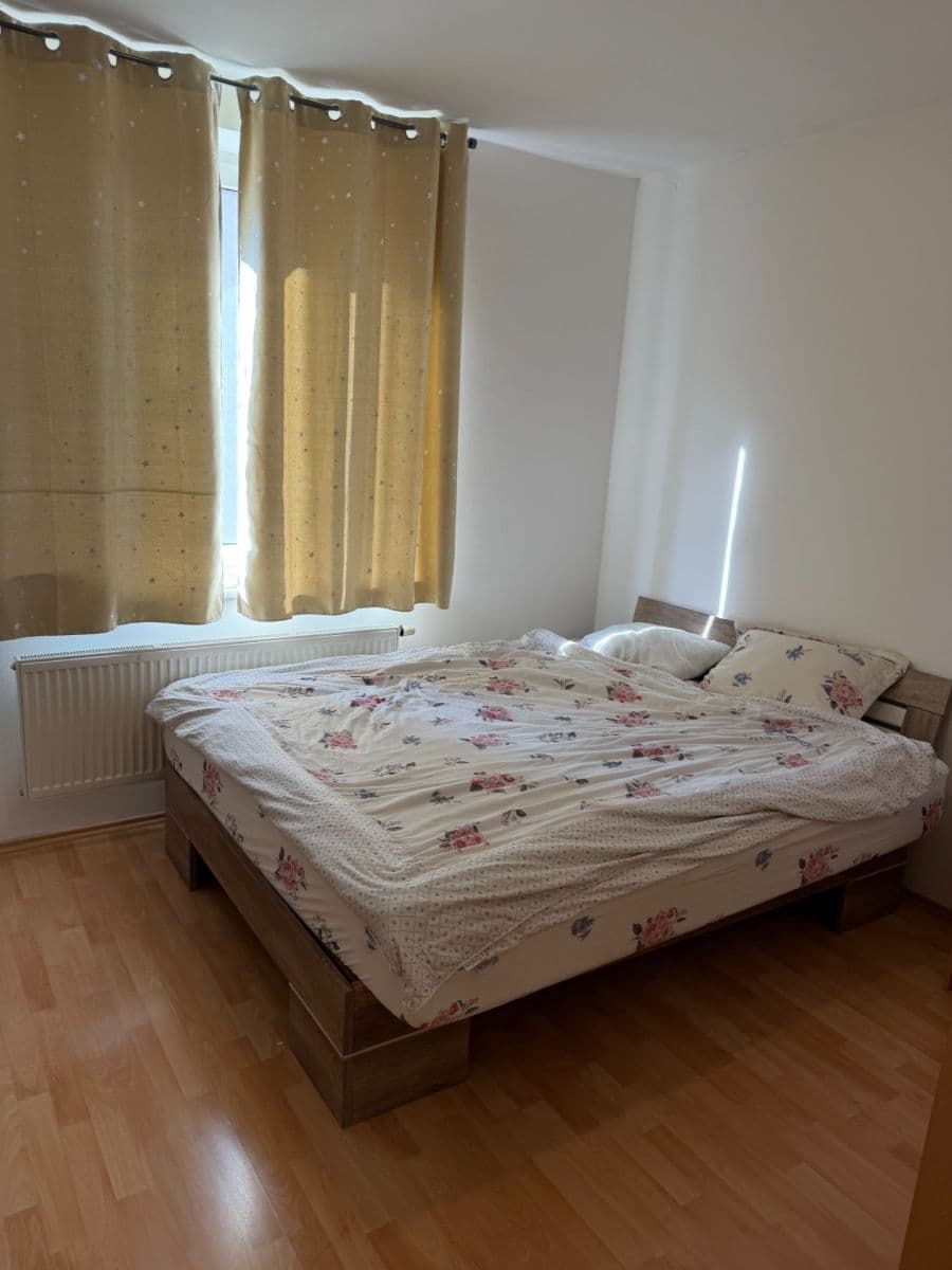 2 bedroom with open-plan kitchen flat to rent, 78 m², Šternovská, Prague, Prague 2 bedroom with open-plan kitchen flat to rent, 78 m², Šternovská, Prague, Prague