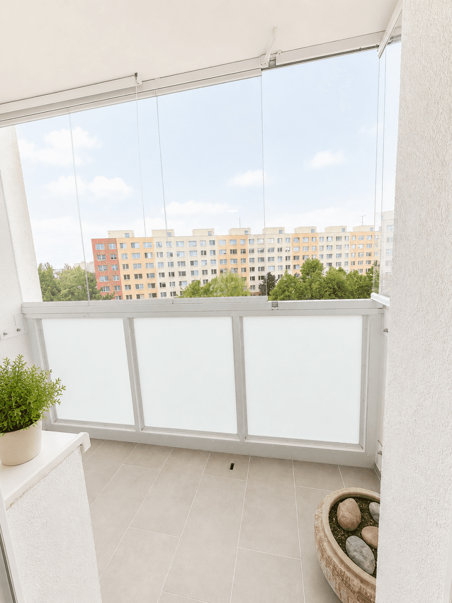 2 bedroom with open-plan kitchen flat to rent, 67 m², Janovská, Prague, Prague 2 bedroom with open-plan kitchen flat to rent, 67 m², Janovská, Prague, Prague