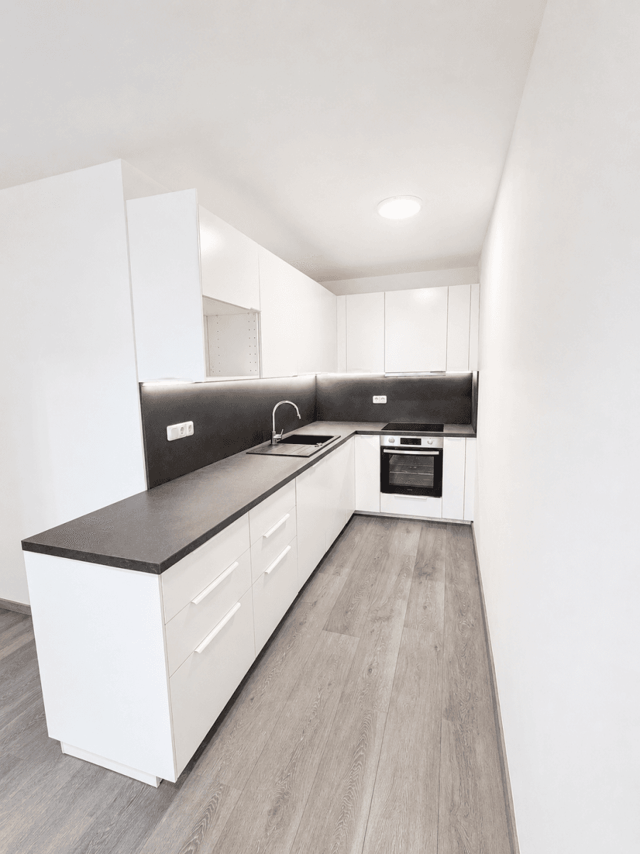 2 bedroom with open-plan kitchen flat to rent, 67 m², Janovská, Prague, Prague 2 bedroom with open-plan kitchen flat to rent, 67 m², Janovská, Prague, Prague