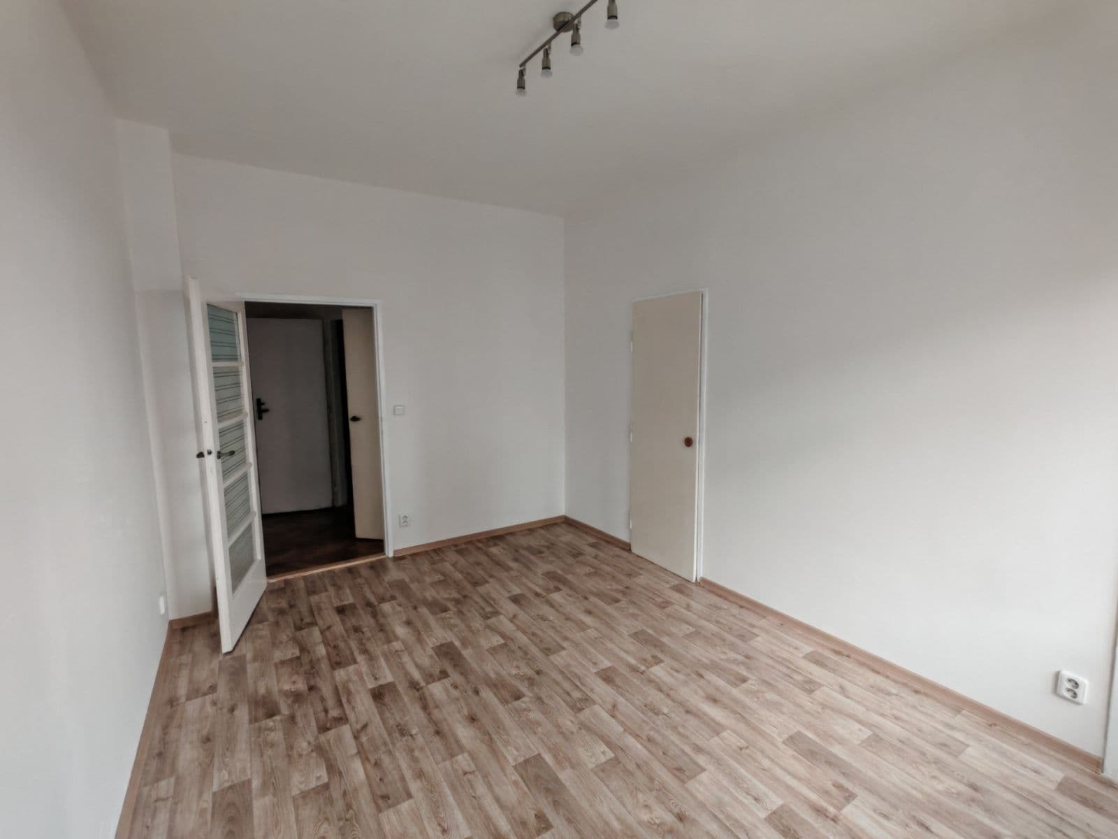 1 bedroom with open-plan kitchen flat to rent, 50 m², U Elektrárny, Prague, Prague 1 bedroom with open-plan kitchen flat to rent, 50 m², U Elektrárny, Prague, Prague