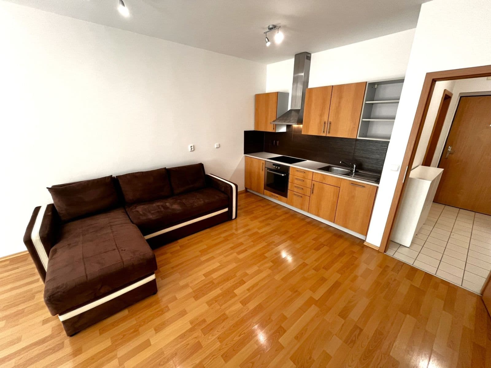 Studio flat to rent, 39 m², Kosmova, Brno, Jihomoravský Region Studio flat to rent, 39 m², Kosmova, Brno, Jihomoravský Region