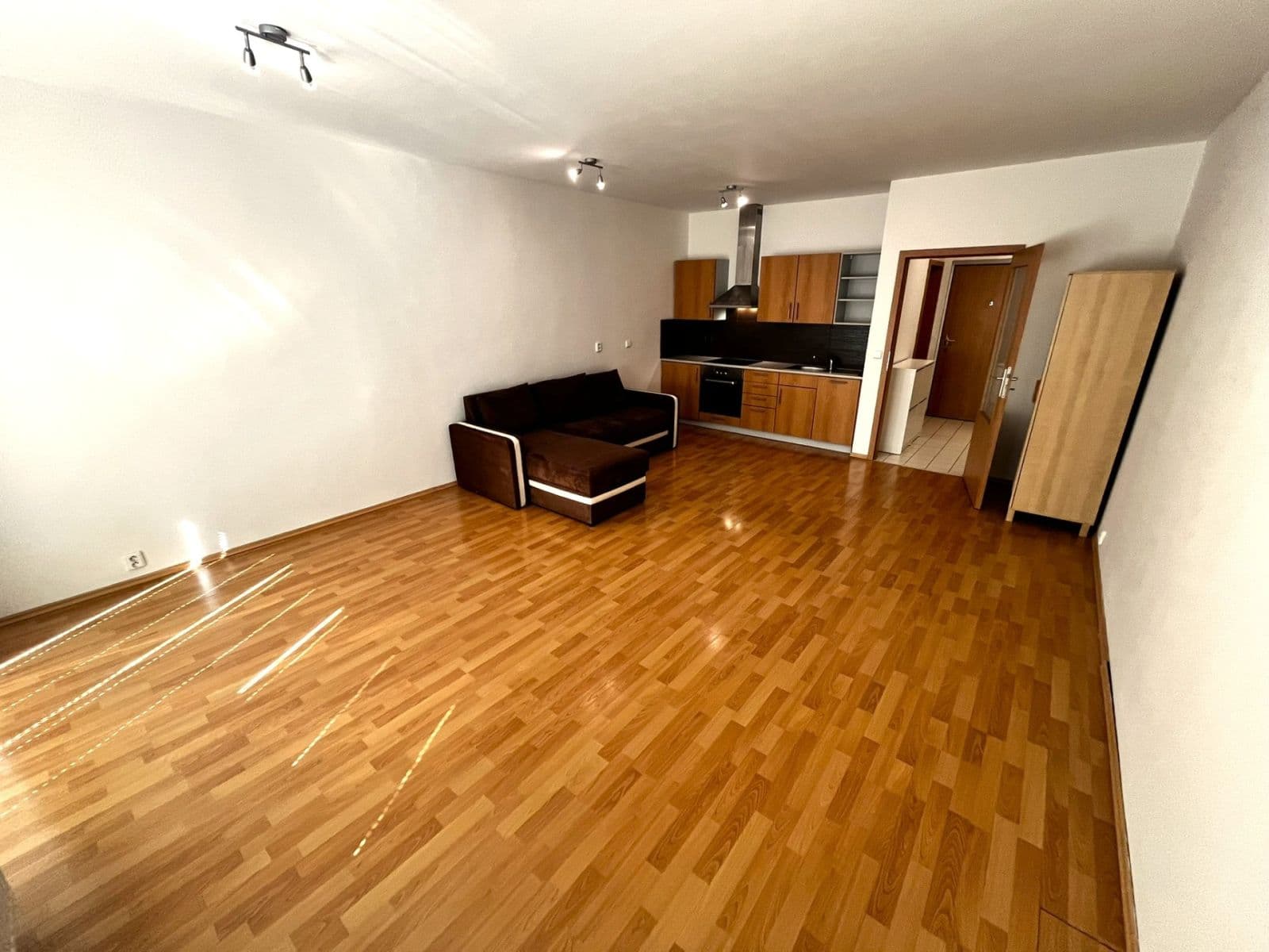 Studio flat to rent, 39 m², Kosmova, Brno, Jihomoravský Region Studio flat to rent, 39 m², Kosmova, Brno, Jihomoravský Region