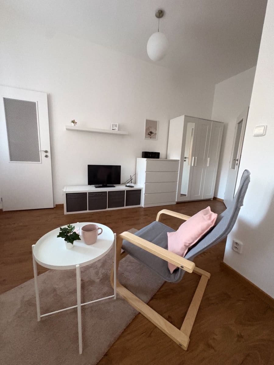Studio flat to rent, 30 m², Kloboučnická, Prague, Prague Studio flat to rent, 30 m², Kloboučnická, Prague, Prague